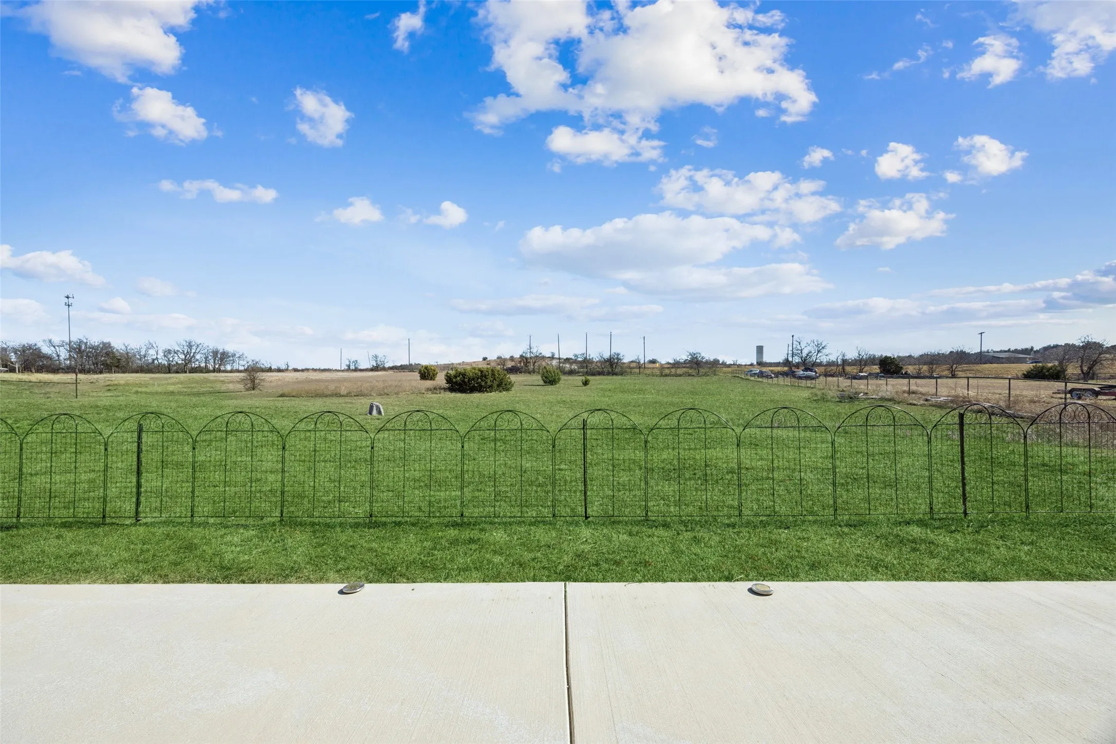 Single Family Residence For Sale in Parker County , 1084 Justin Drive, Weatherford, Texas 76082, 4 Bedroom, 3 Bathroom, 2 Garage spaces, 2,583 Sqft, built in 2022, Preowned, mls#21130621, Real Estate Agent in Weatherford, Homes For Sale in Parker county, Homes For Sale in Weatherford, Realtor in Weatherford Texas, Real Estate Brokerage Independent Realty Texas, Luminita Cordes Realtor