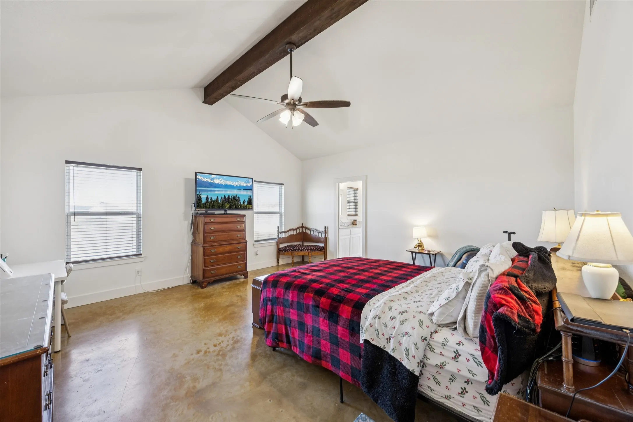 Single Family Residence For Sale in Parker County , 1084 Justin Drive, Weatherford, Texas 76082, 4 Bedroom, 3 Bathroom, 2 Garage spaces, 2,583 Sqft, built in 2022, Preowned, mls#21130621, Real Estate Agent in Weatherford, Homes For Sale in Parker county, Homes For Sale in Weatherford, Realtor in Weatherford Texas, Real Estate Brokerage Independent Realty Texas, Luminita Cordes Realtor