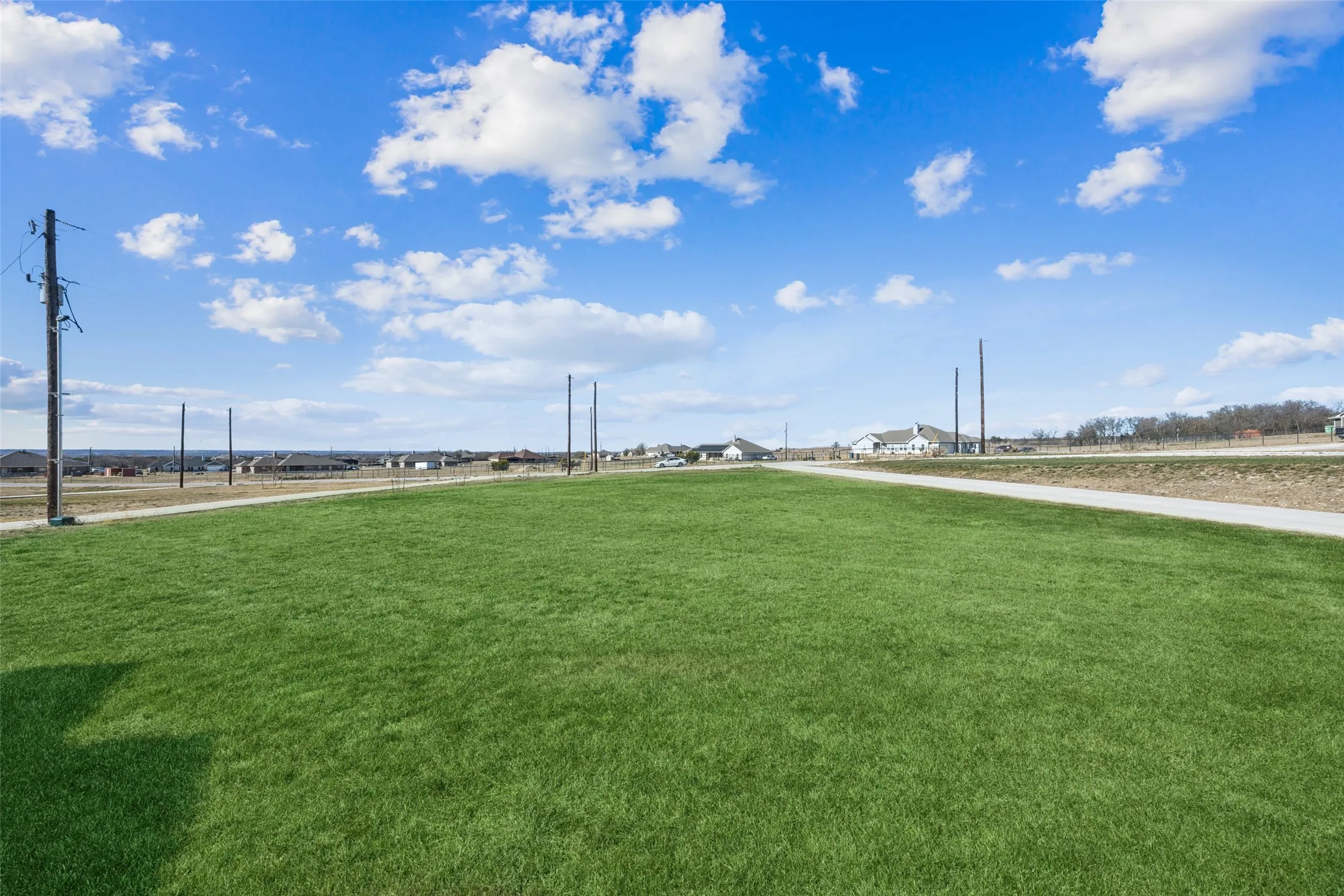Single Family Residence For Sale in Parker County , 1084 Justin Drive, Weatherford, Texas 76082, 4 Bedroom, 3 Bathroom, 2 Garage spaces, 2,583 Sqft, built in 2022, Preowned, mls#21130621, Real Estate Agent in Weatherford, Homes For Sale in Parker county, Homes For Sale in Weatherford, Realtor in Weatherford Texas, Real Estate Brokerage Independent Realty Texas, Luminita Cordes Realtor