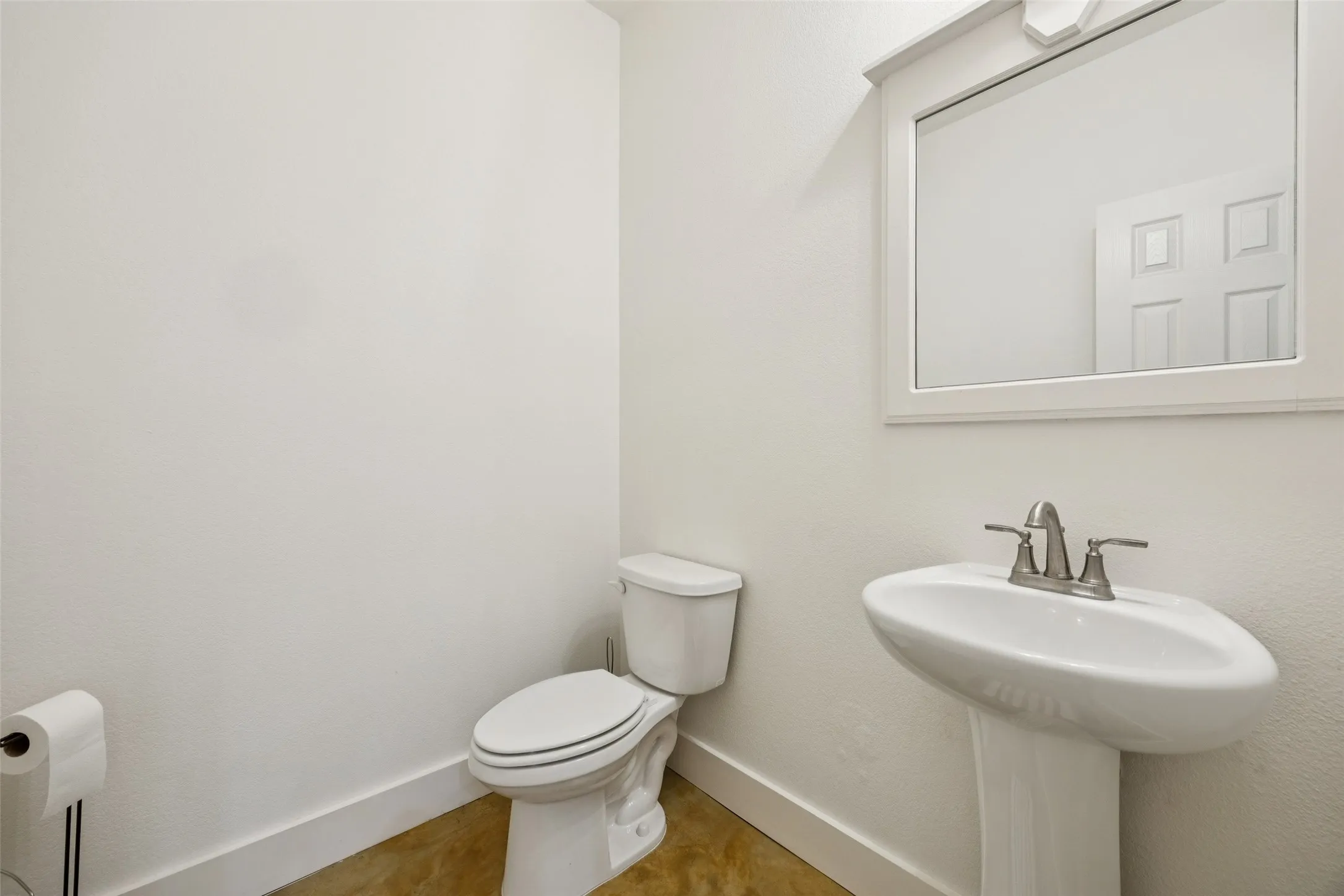 Single Family Residence For Sale in Parker County , 1084 Justin Drive, Weatherford, Texas 76082, 4 Bedroom, 3 Bathroom, 2 Garage spaces, 2,583 Sqft, built in 2022, Preowned, mls#21130621, Real Estate Agent in Weatherford, Homes For Sale in Parker county, Homes For Sale in Weatherford, Realtor in Weatherford Texas, Real Estate Brokerage Independent Realty Texas, Luminita Cordes Realtor