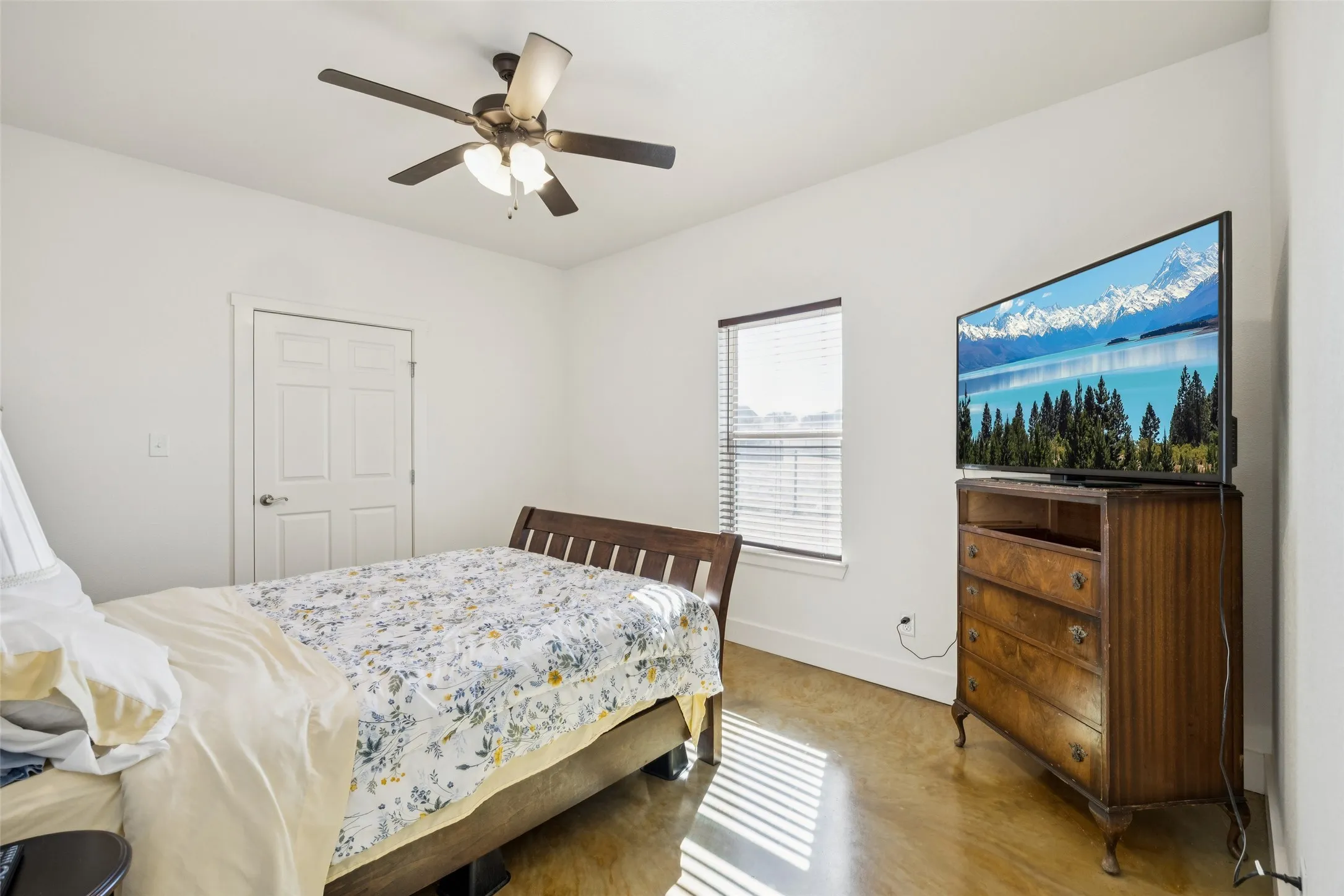 Single Family Residence For Sale in Parker County , 1084 Justin Drive, Weatherford, Texas 76082, 4 Bedroom, 3 Bathroom, 2 Garage spaces, 2,583 Sqft, built in 2022, Preowned, mls#21130621, Real Estate Agent in Weatherford, Homes For Sale in Parker county, Homes For Sale in Weatherford, Realtor in Weatherford Texas, Real Estate Brokerage Independent Realty Texas, Luminita Cordes Realtor