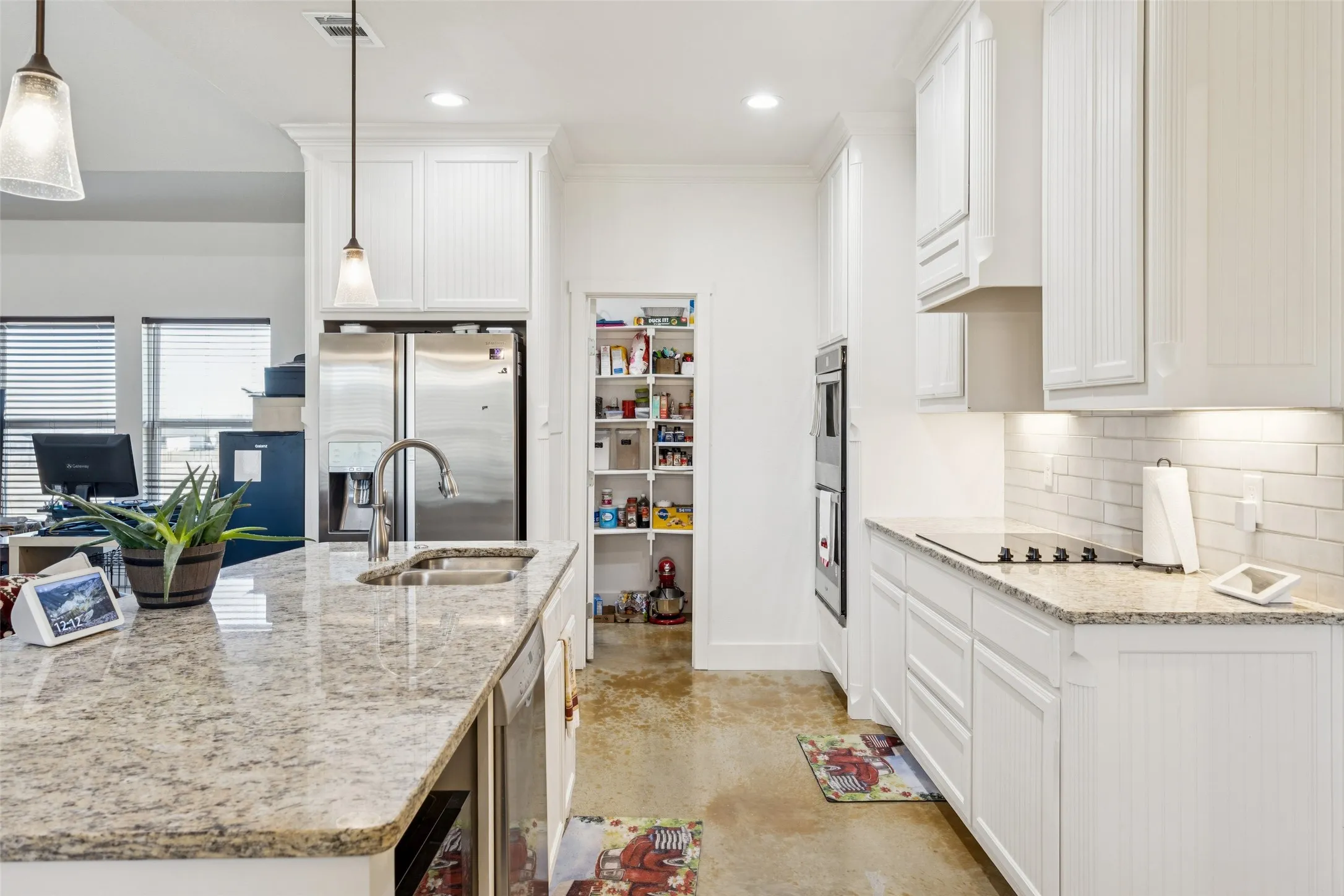 Single Family Residence For Sale in Parker County , 1084 Justin Drive, Weatherford, Texas 76082, 4 Bedroom, 3 Bathroom, 2 Garage spaces, 2,583 Sqft, built in 2022, Preowned, mls#21130621, Real Estate Agent in Weatherford, Homes For Sale in Parker county, Homes For Sale in Weatherford, Realtor in Weatherford Texas, Real Estate Brokerage Independent Realty Texas, Luminita Cordes Realtor