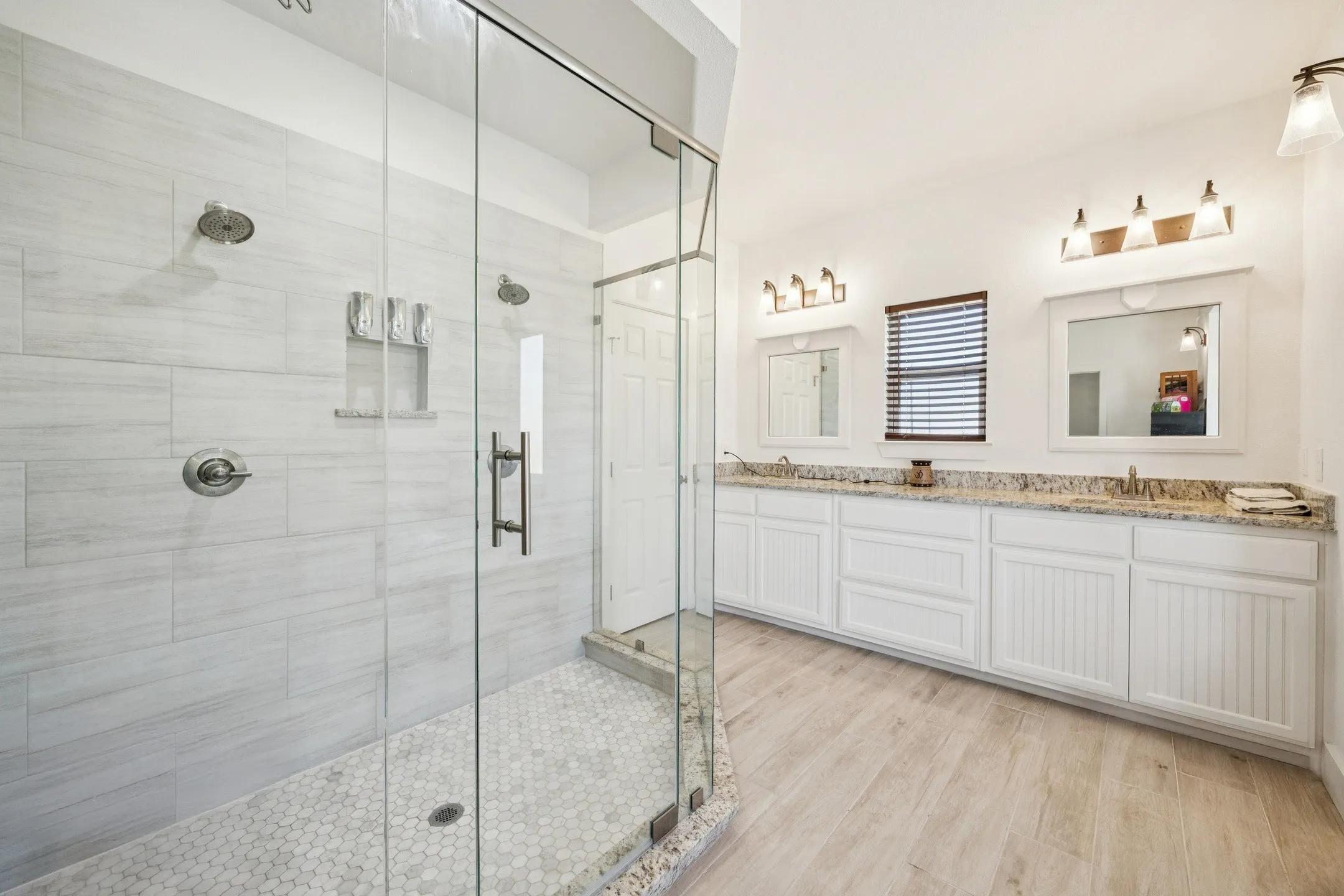 Single Family Residence For Sale in Parker County , 1084 Justin Drive, Weatherford, Texas 76082, 4 Bedroom, 3 Bathroom, 2 Garage spaces, 2,583 Sqft, built in 2022, Preowned, mls#21130621, Real Estate Agent in Weatherford, Homes For Sale in Parker county, Homes For Sale in Weatherford, Realtor in Weatherford Texas, Real Estate Brokerage Independent Realty Texas, Luminita Cordes Realtor