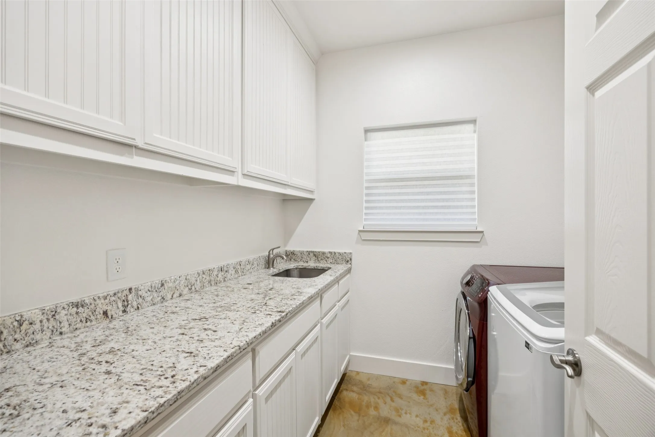 Single Family Residence For Sale in Parker County , 1084 Justin Drive, Weatherford, Texas 76082, 4 Bedroom, 3 Bathroom, 2 Garage spaces, 2,583 Sqft, built in 2022, Preowned, mls#21130621, Real Estate Agent in Weatherford, Homes For Sale in Parker county, Homes For Sale in Weatherford, Realtor in Weatherford Texas, Real Estate Brokerage Independent Realty Texas, Luminita Cordes Realtor