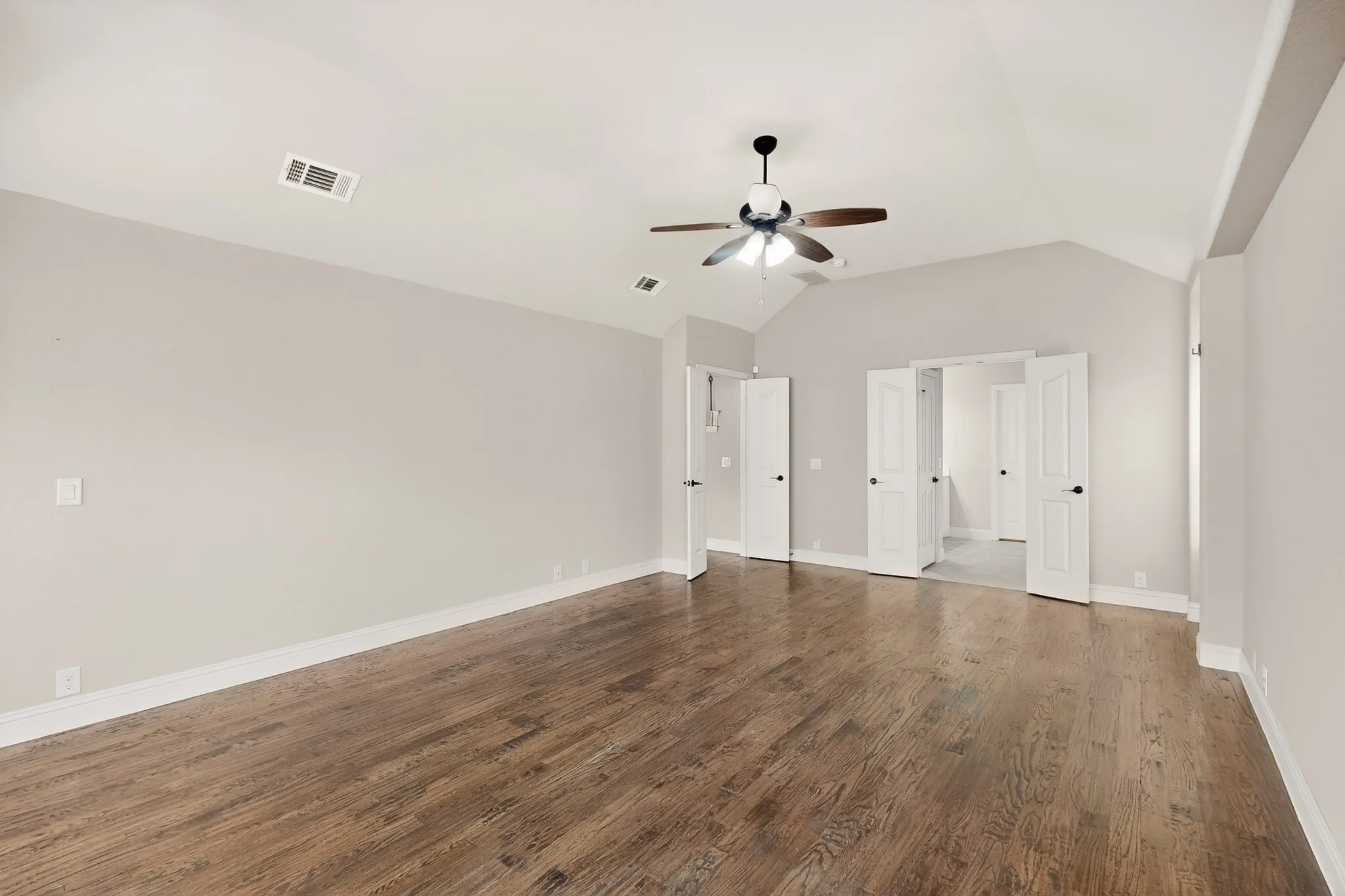 Single Family Residence For Sale in Johnson County , 832 Monticello Drive, Burleson, Texas 76028, 5 Bedroom, 3 Bathroom, 2 Garage spaces, 3,294 Sqft, built in 2015, Preowned, mls#21154728, Real Estate Agent in Burleson, Homes For Sale in Johnson county, Homes For Sale in Burleson, Realtor in Burleson Texas, Real Estate Brokerage Independent Realty Texas, Luminita Cordes Realtor
