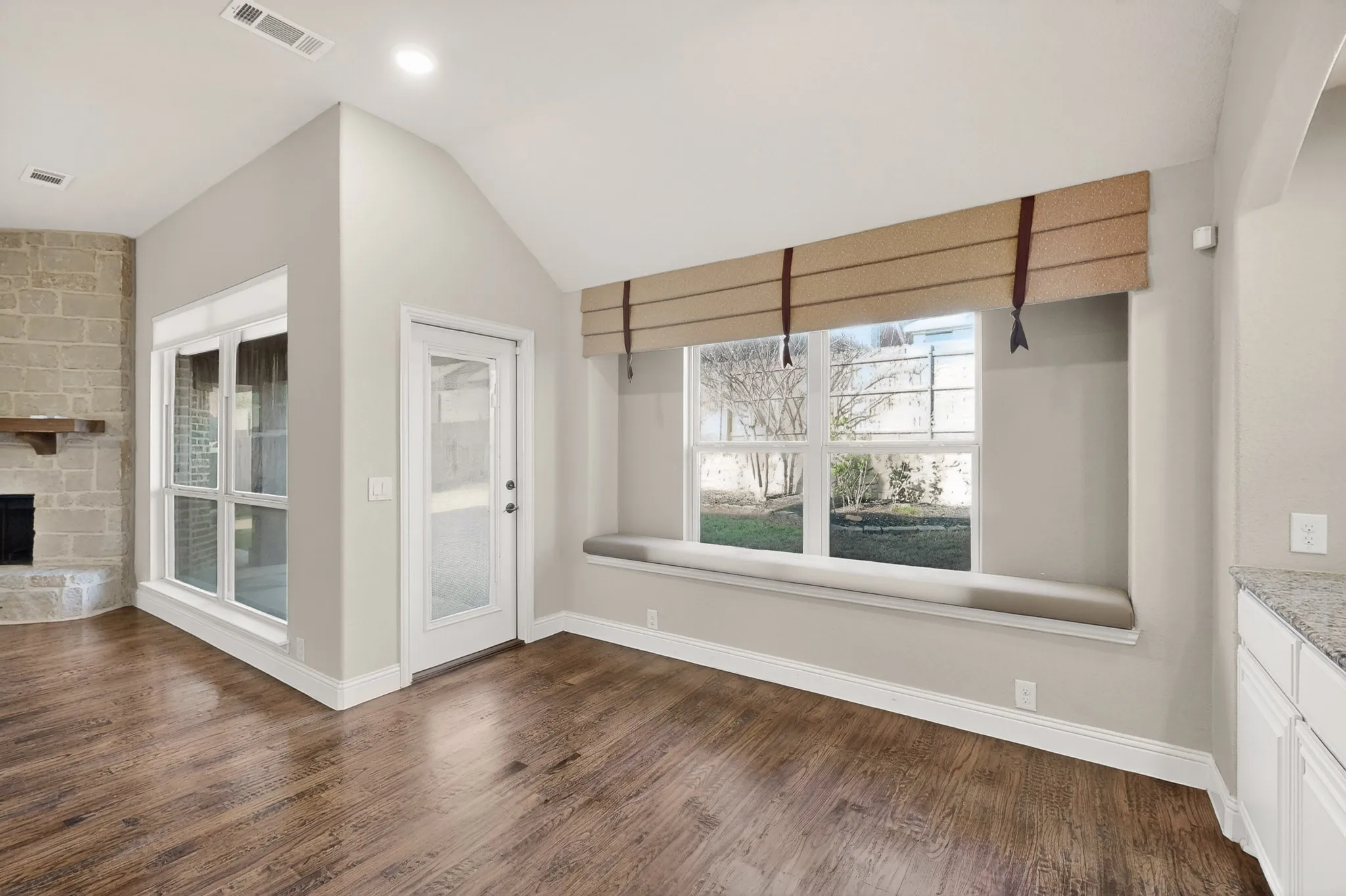 Single Family Residence For Sale in Johnson County , 832 Monticello Drive, Burleson, Texas 76028, 5 Bedroom, 3 Bathroom, 2 Garage spaces, 3,294 Sqft, built in 2015, Preowned, mls#21154728, Real Estate Agent in Burleson, Homes For Sale in Johnson county, Homes For Sale in Burleson, Realtor in Burleson Texas, Real Estate Brokerage Independent Realty Texas, Luminita Cordes Realtor