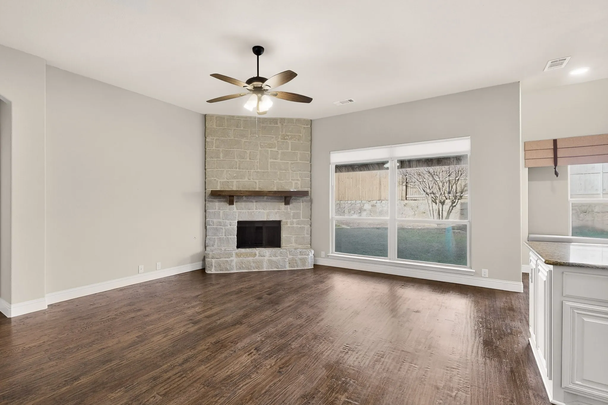 Single Family Residence For Sale in Johnson County , 832 Monticello Drive, Burleson, Texas 76028, 5 Bedroom, 3 Bathroom, 2 Garage spaces, 3,294 Sqft, built in 2015, Preowned, mls#21154728, Real Estate Agent in Burleson, Homes For Sale in Johnson county, Homes For Sale in Burleson, Realtor in Burleson Texas, Real Estate Brokerage Independent Realty Texas, Luminita Cordes Realtor
