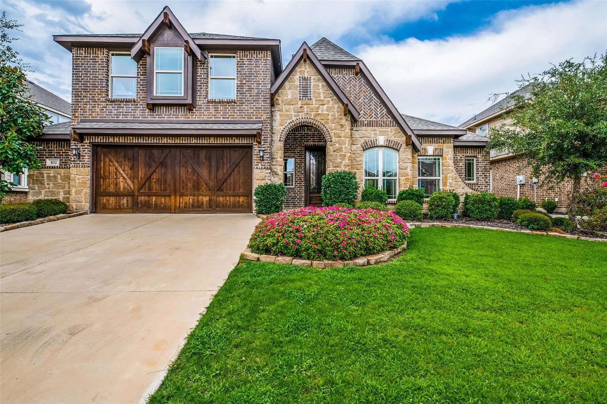 Single Family Residence For Sale in Johnson County , 832 Monticello Drive, Burleson, Texas 76028, 5 Bedroom, 3 Bathroom, 2 Garage spaces, 3,294 Sqft, built in 2015, Preowned, mls#21154728, Real Estate Agent in Burleson, Homes For Sale in Johnson county, Homes For Sale in Burleson, Realtor in Burleson Texas, Real Estate Brokerage Independent Realty Texas, Luminita Cordes Realtor
