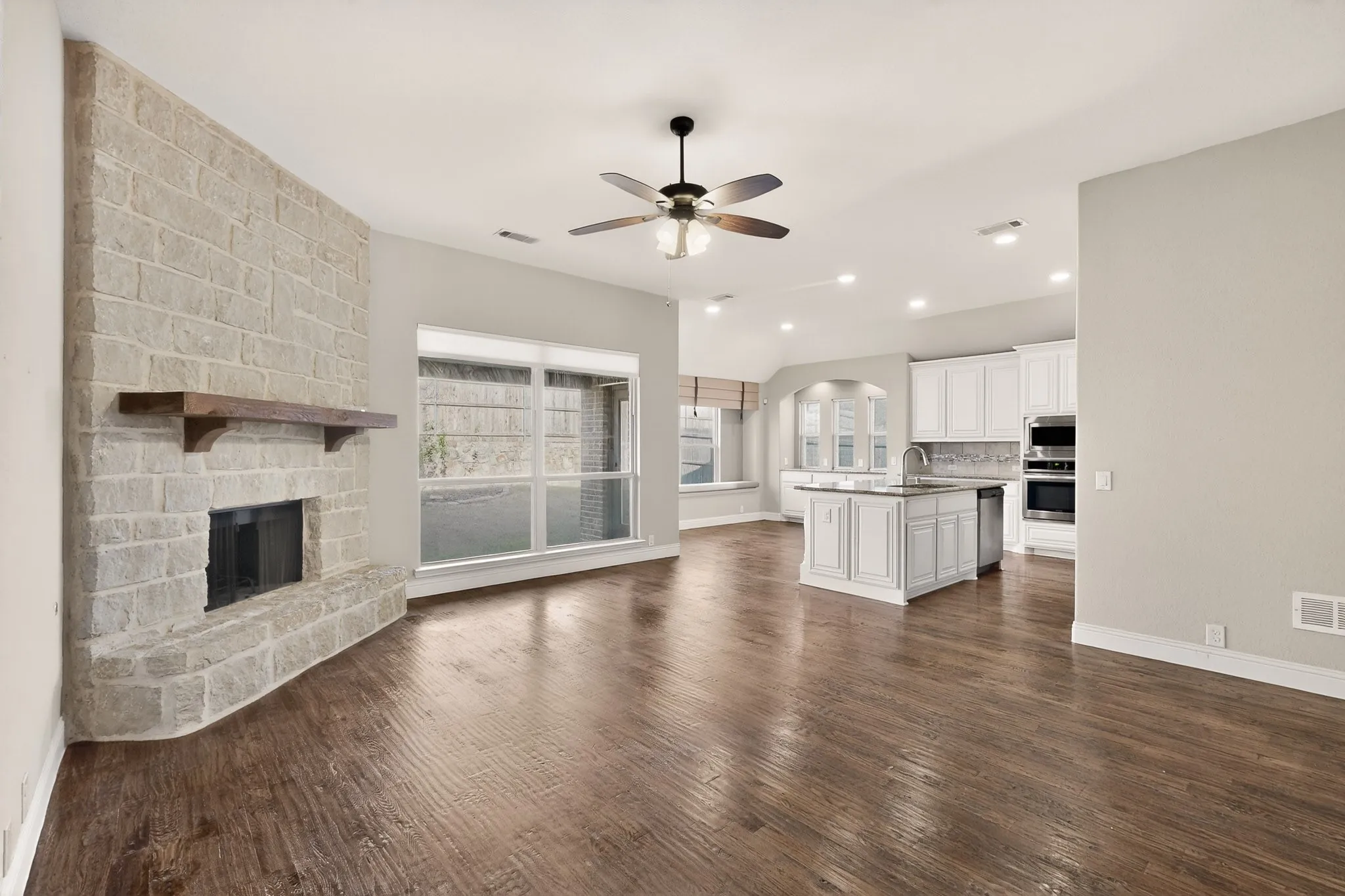 Single Family Residence For Sale in Johnson County , 832 Monticello Drive, Burleson, Texas 76028, 5 Bedroom, 3 Bathroom, 2 Garage spaces, 3,294 Sqft, built in 2015, Preowned, mls#21154728, Real Estate Agent in Burleson, Homes For Sale in Johnson county, Homes For Sale in Burleson, Realtor in Burleson Texas, Real Estate Brokerage Independent Realty Texas, Luminita Cordes Realtor