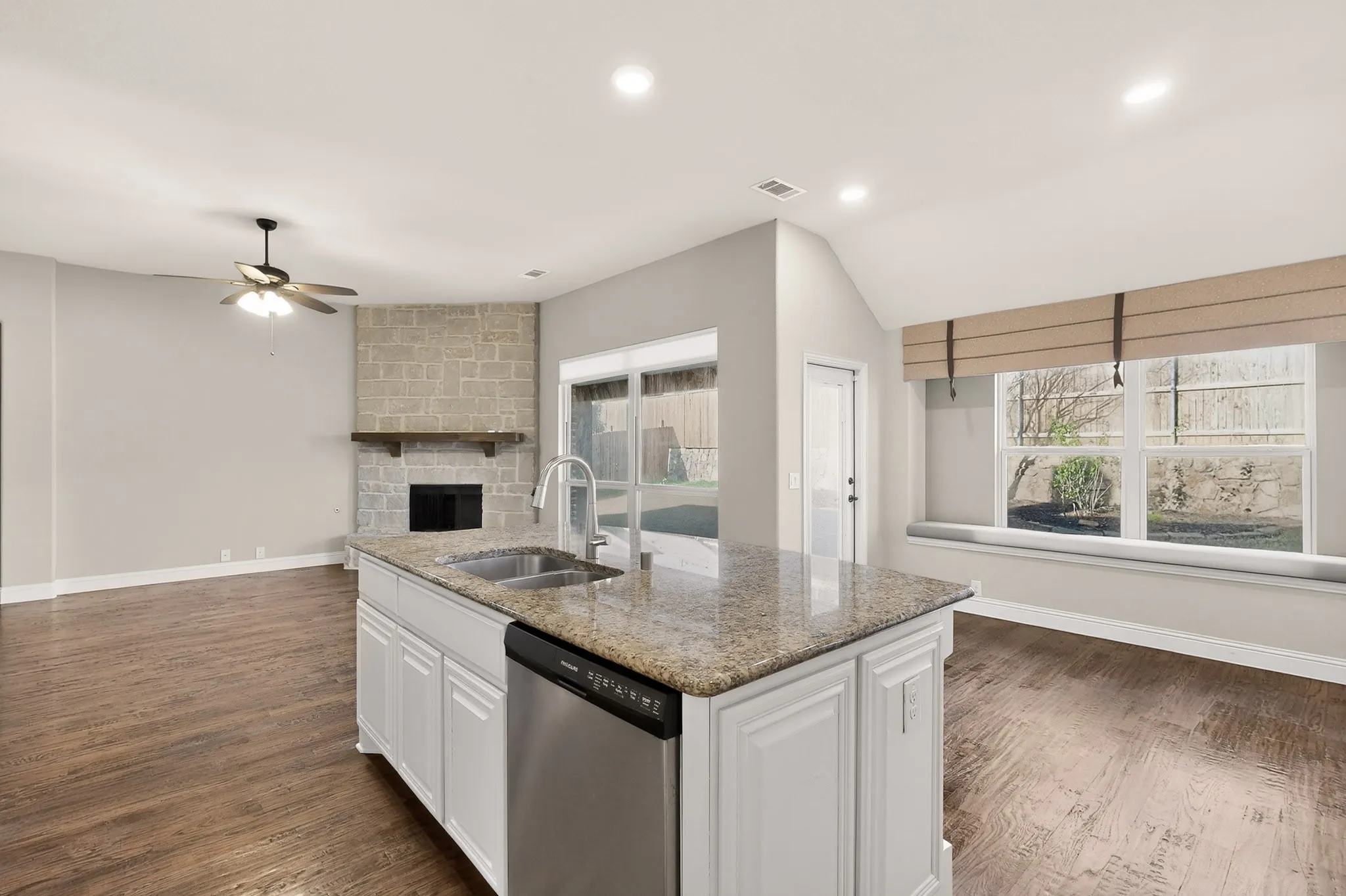Single Family Residence For Sale in Johnson County , 832 Monticello Drive, Burleson, Texas 76028, 5 Bedroom, 3 Bathroom, 2 Garage spaces, 3,294 Sqft, built in 2015, Preowned, mls#21154728, Real Estate Agent in Burleson, Homes For Sale in Johnson county, Homes For Sale in Burleson, Realtor in Burleson Texas, Real Estate Brokerage Independent Realty Texas, Luminita Cordes Realtor