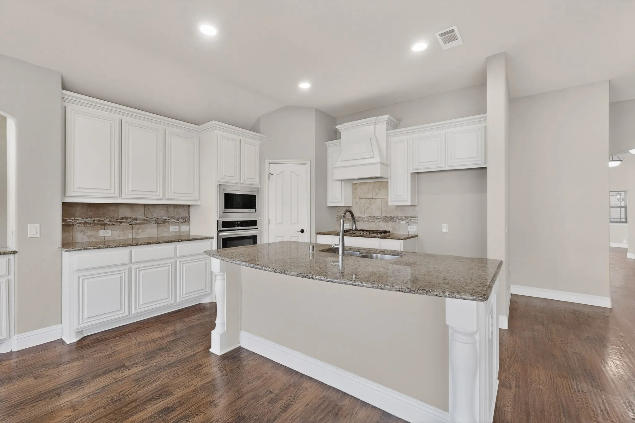 Single Family Residence For Sale in Johnson County , 832 Monticello Drive, Burleson, Texas 76028, 5 Bedroom, 3 Bathroom, 2 Garage spaces, 3,294 Sqft, built in 2015, Preowned, mls#21154728, Real Estate Agent in Burleson, Homes For Sale in Johnson county, Homes For Sale in Burleson, Realtor in Burleson Texas, Real Estate Brokerage Independent Realty Texas, Luminita Cordes Realtor