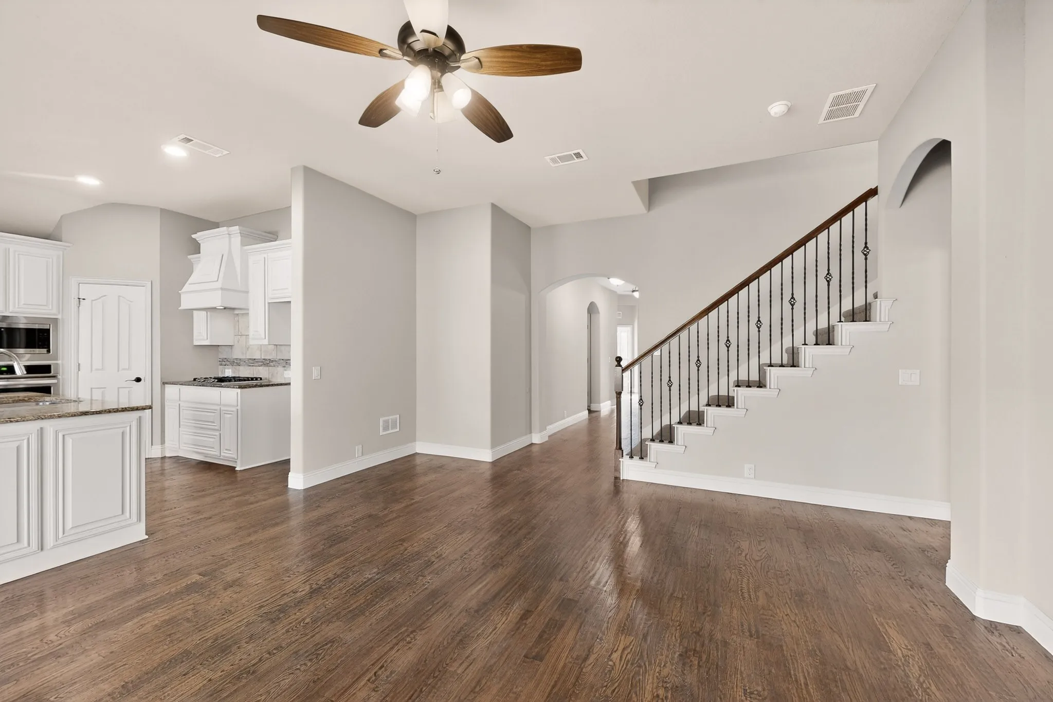 Single Family Residence For Sale in Johnson County , 832 Monticello Drive, Burleson, Texas 76028, 5 Bedroom, 3 Bathroom, 2 Garage spaces, 3,294 Sqft, built in 2015, Preowned, mls#21154728, Real Estate Agent in Burleson, Homes For Sale in Johnson county, Homes For Sale in Burleson, Realtor in Burleson Texas, Real Estate Brokerage Independent Realty Texas, Luminita Cordes Realtor