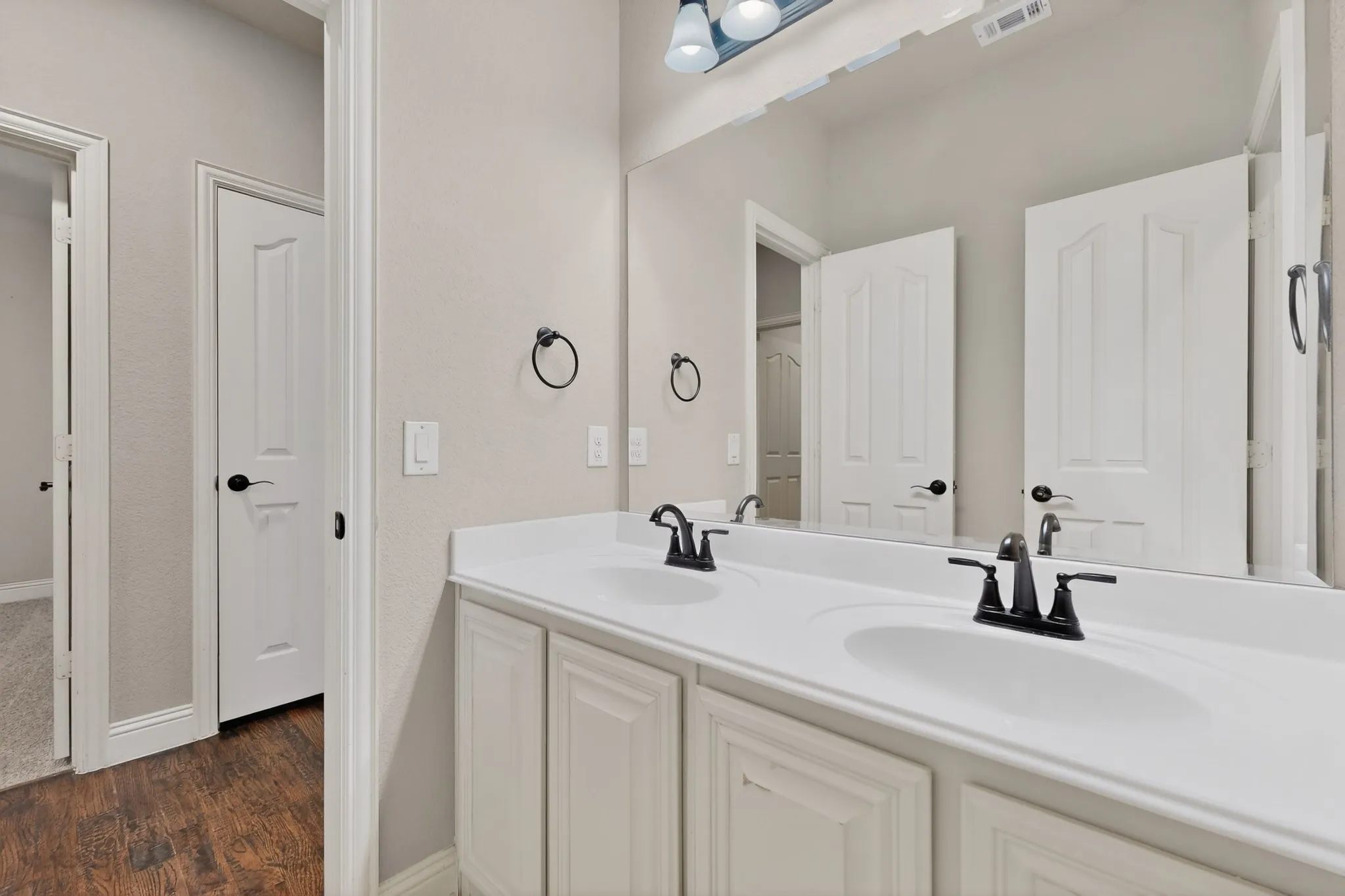 Single Family Residence For Sale in Johnson County , 832 Monticello Drive, Burleson, Texas 76028, 5 Bedroom, 3 Bathroom, 2 Garage spaces, 3,294 Sqft, built in 2015, Preowned, mls#21154728, Real Estate Agent in Burleson, Homes For Sale in Johnson county, Homes For Sale in Burleson, Realtor in Burleson Texas, Real Estate Brokerage Independent Realty Texas, Luminita Cordes Realtor