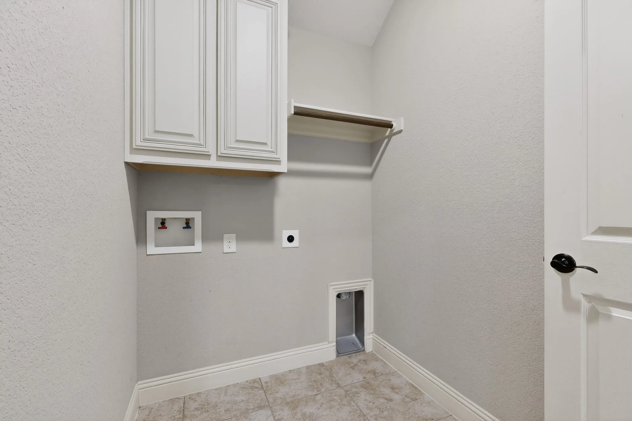 Single Family Residence For Sale in Johnson County , 832 Monticello Drive, Burleson, Texas 76028, 5 Bedroom, 3 Bathroom, 2 Garage spaces, 3,294 Sqft, built in 2015, Preowned, mls#21154728, Real Estate Agent in Burleson, Homes For Sale in Johnson county, Homes For Sale in Burleson, Realtor in Burleson Texas, Real Estate Brokerage Independent Realty Texas, Luminita Cordes Realtor