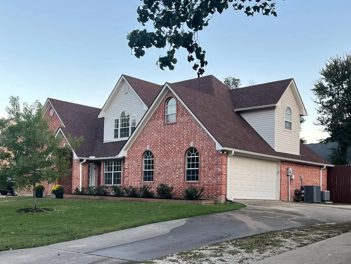 Single Family Residence For Sale in Grayson County , 105 Park Lane, Pottsboro, Texas 75076, 4 Bedroom, 3 Bathroom, 2 Garage spaces, 2,744 Sqft, built in 1995, Preowned, mls#21147247, Real Estate Agent in Pottsboro, Homes For Sale in Grayson county, Homes For Sale in Pottsboro, Realtor in Pottsboro Texas, Real Estate Brokerage Independent Realty Texas, Luminita Cordes Realtor