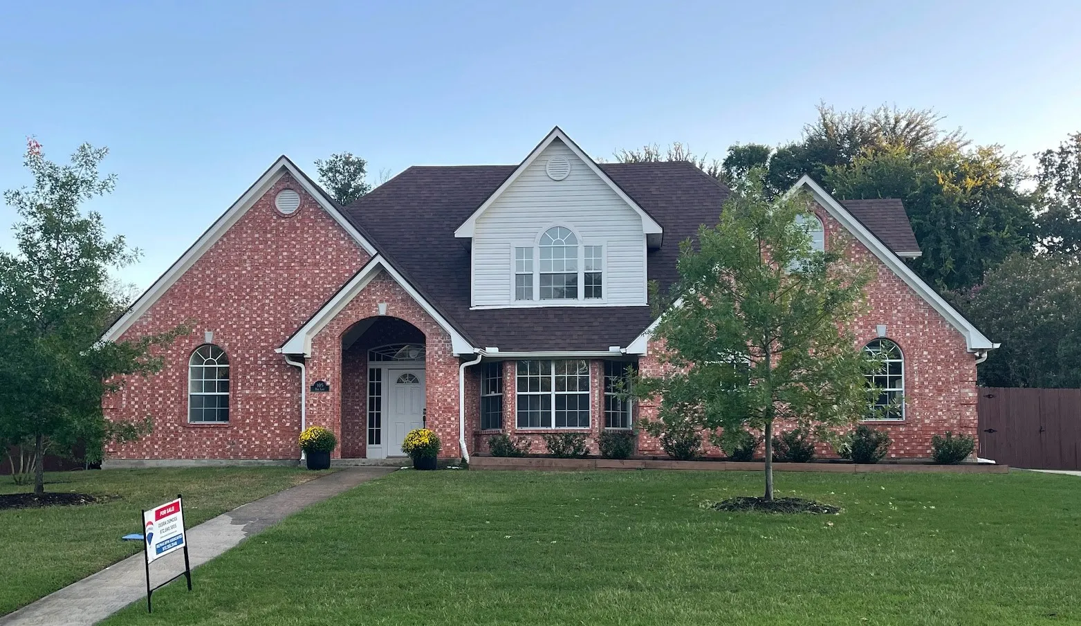 Single Family Residence For Sale in Grayson County , 105 Park Lane, Pottsboro, Texas 75076, 4 Bedroom, 3 Bathroom, 2 Garage spaces, 2,744 Sqft, built in 1995, Preowned, mls#21147247, Real Estate Agent in Pottsboro, Homes For Sale in Grayson county, Homes For Sale in Pottsboro, Realtor in Pottsboro Texas, Real Estate Brokerage Independent Realty Texas, Luminita Cordes Realtor