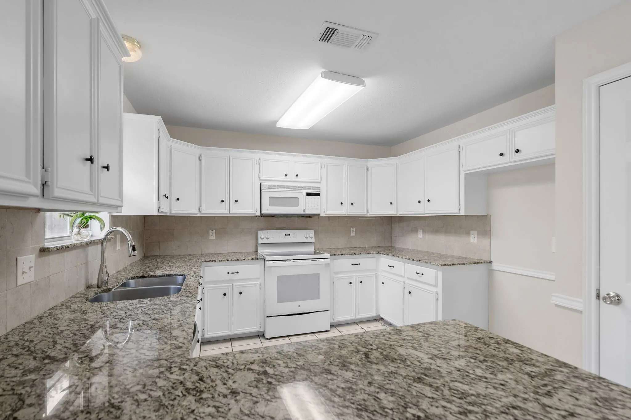 Single Family Residence For Sale in Grayson County , 105 Park Lane, Pottsboro, Texas 75076, 4 Bedroom, 3 Bathroom, 2 Garage spaces, 2,744 Sqft, built in 1995, Preowned, mls#21147247, Real Estate Agent in Pottsboro, Homes For Sale in Grayson county, Homes For Sale in Pottsboro, Realtor in Pottsboro Texas, Real Estate Brokerage Independent Realty Texas, Luminita Cordes Realtor