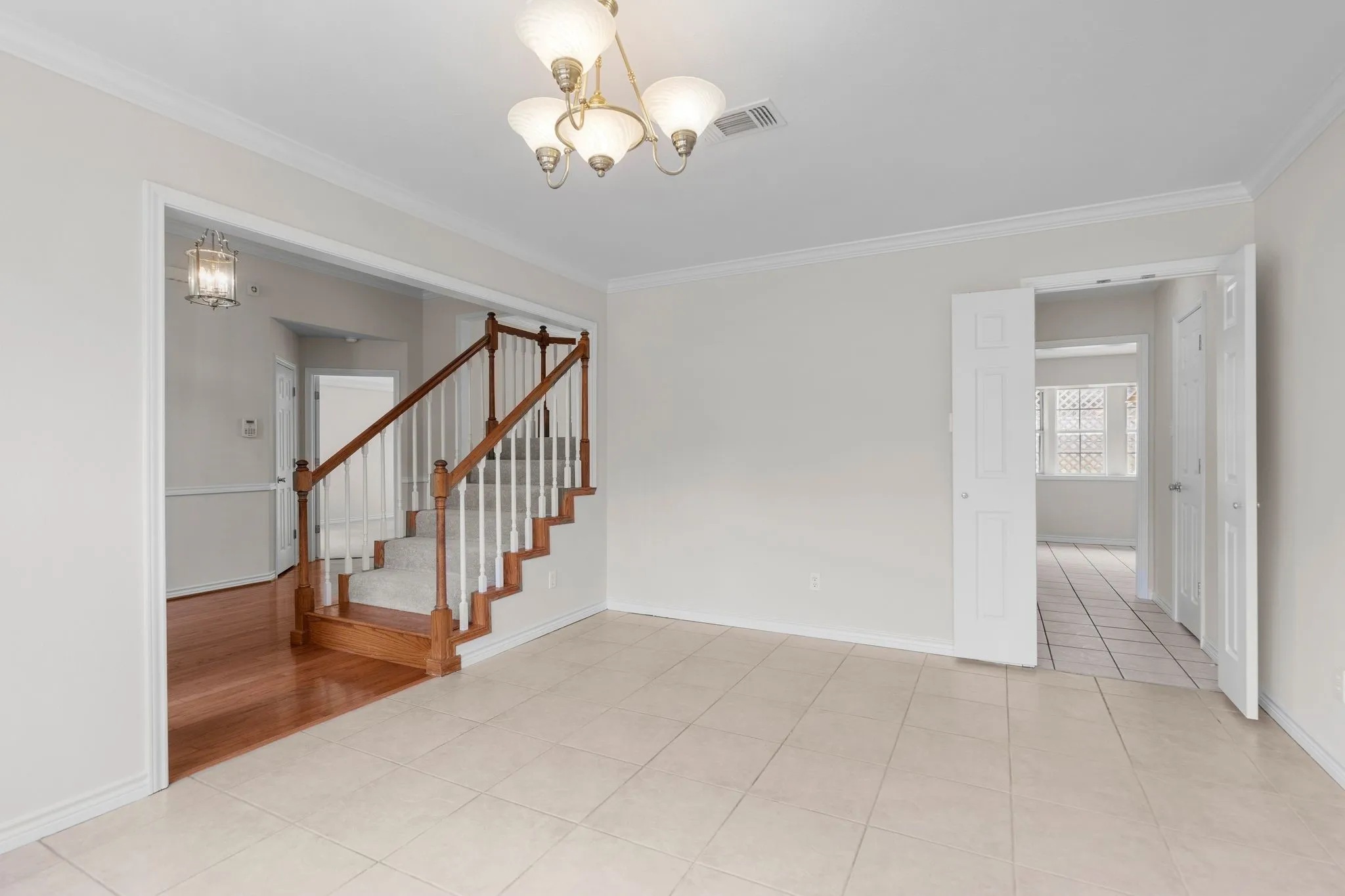 Multi Use Room - Office, Dinning, Playroom
