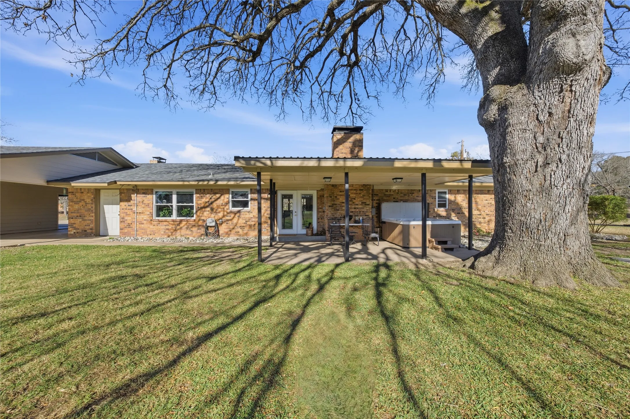 Single Family Residence For Sale in Anderson County , 3662 ACR 359, Palestine, Texas 75803, 3 Bedrooms, 3 Bathrooms, 3 Garage spaces, 2,344 Sqft, built in 1972, Price $855,000, mls#21156872, Real Estate Agent in Palestine, Homes For Sale in Anderson county, Homes For Sale in Palestine, Realtor in Palestine Texas, Real Estate Brokerage Independent Realty Texas, Luminita Cordes Realtor