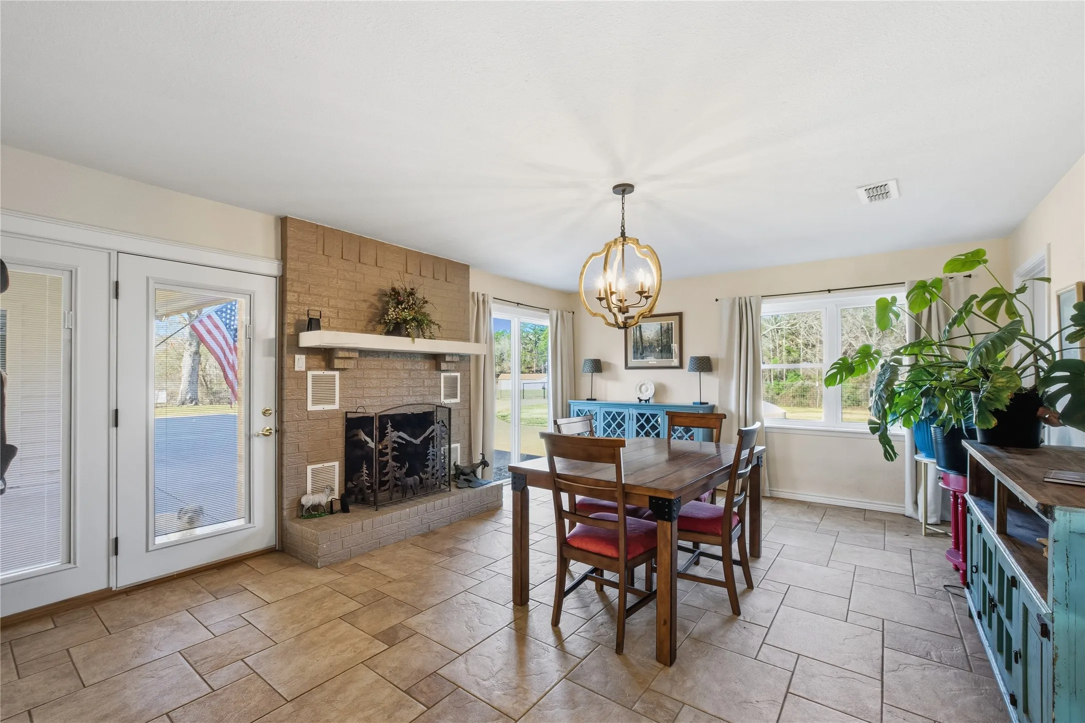 Single Family Residence For Sale in Anderson County , 3662 ACR 359, Palestine, Texas 75803, 3 Bedrooms, 3 Bathrooms, 3 Garage spaces, 2,344 Sqft, built in 1972, Price $855,000, mls#21156872, Real Estate Agent in Palestine, Homes For Sale in Anderson county, Homes For Sale in Palestine, Realtor in Palestine Texas, Real Estate Brokerage Independent Realty Texas, Luminita Cordes Realtor