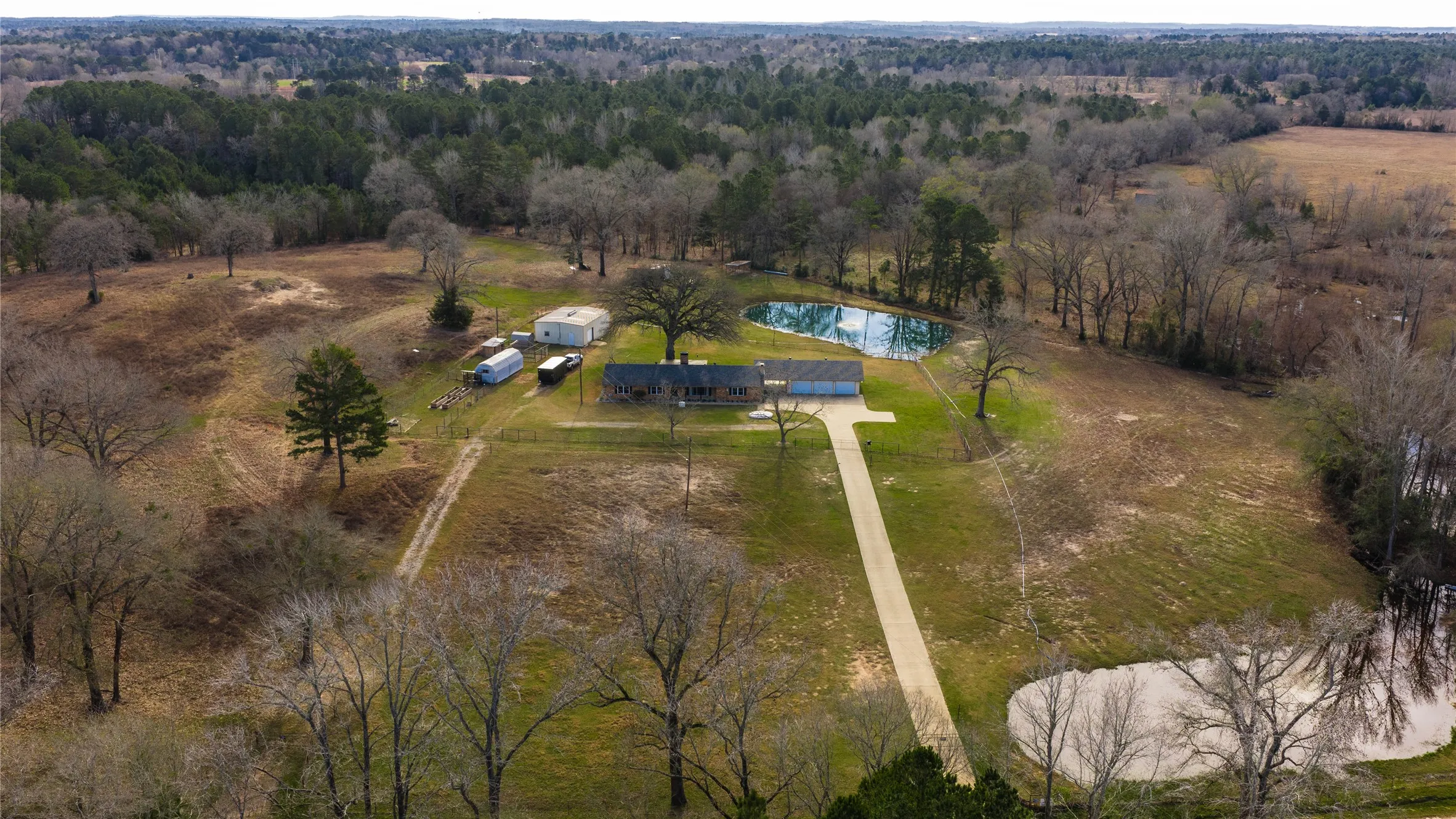 Single Family Residence For Sale in Anderson County , 3662 ACR 359, Palestine, Texas 75803, 3 Bedrooms, 3 Bathrooms, 3 Garage spaces, 2,344 Sqft, built in 1972, Price $855,000, mls#21156872, Real Estate Agent in Palestine, Homes For Sale in Anderson county, Homes For Sale in Palestine, Realtor in Palestine Texas, Real Estate Brokerage Independent Realty Texas, Luminita Cordes Realtor
