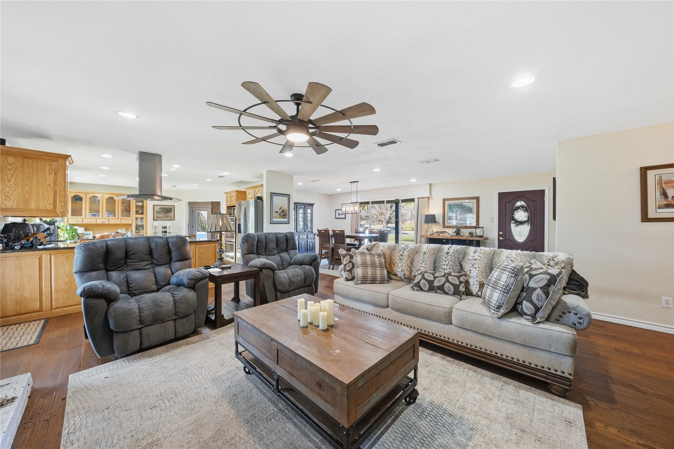 Single Family Residence For Sale in Anderson County , 3662 ACR 359, Palestine, Texas 75803, 3 Bedrooms, 3 Bathrooms, 3 Garage spaces, 2,344 Sqft, built in 1972, Price $855,000, mls#21156872, Real Estate Agent in Palestine, Homes For Sale in Anderson county, Homes For Sale in Palestine, Realtor in Palestine Texas, Real Estate Brokerage Independent Realty Texas, Luminita Cordes Realtor