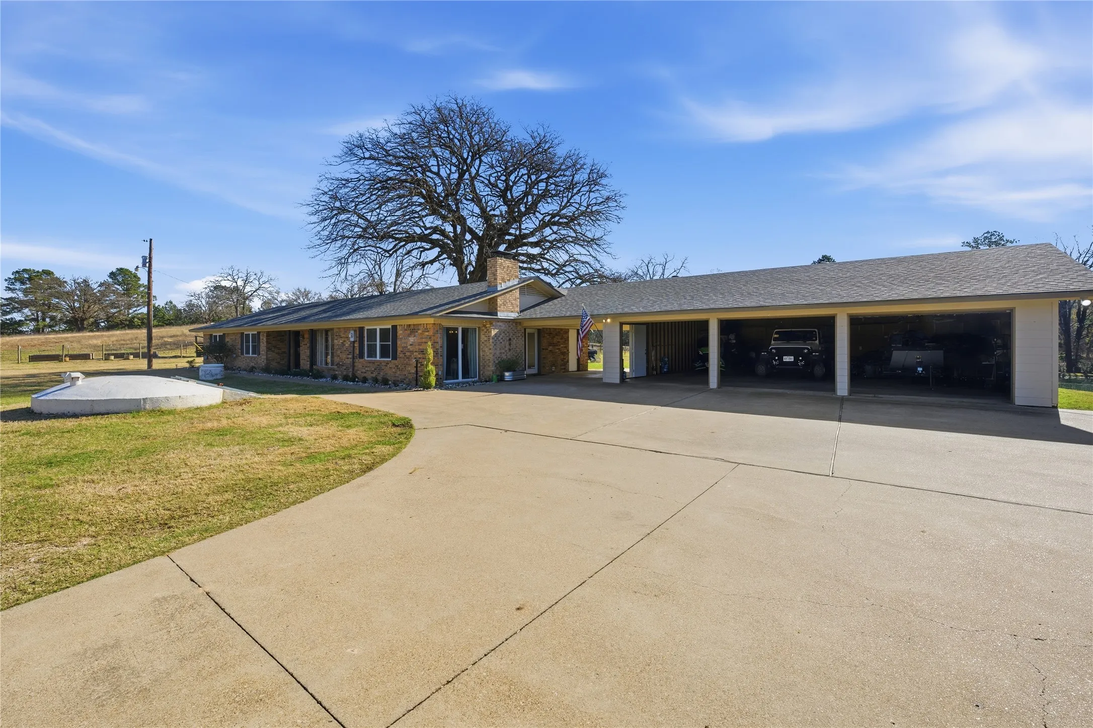 Single Family Residence For Sale in Anderson County , 3662 ACR 359, Palestine, Texas 75803, 3 Bedrooms, 3 Bathrooms, 3 Garage spaces, 2,344 Sqft, built in 1972, Price $855,000, mls#21156872, Real Estate Agent in Palestine, Homes For Sale in Anderson county, Homes For Sale in Palestine, Realtor in Palestine Texas, Real Estate Brokerage Independent Realty Texas, Luminita Cordes Realtor