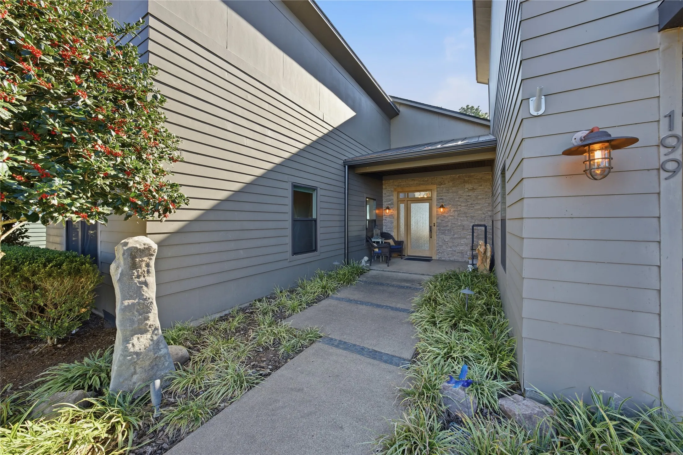 Single Family Residence For Sale in Henderson County , 199 Seaside Drive, Gun Barrel City, Texas 75156, 3 Bedroom, 3 Bathroom, 2 Garage spaces, 1,980 Sqft, built in 2013, Preowned, mls#21156031, Real Estate Agent in Gun Barrel City, Homes For Sale in Henderson county, Homes For Sale in Gun Barrel City, Realtor in Gun Barrel City Texas, Real Estate Brokerage Independent Realty Texas, Luminita Cordes Realtor