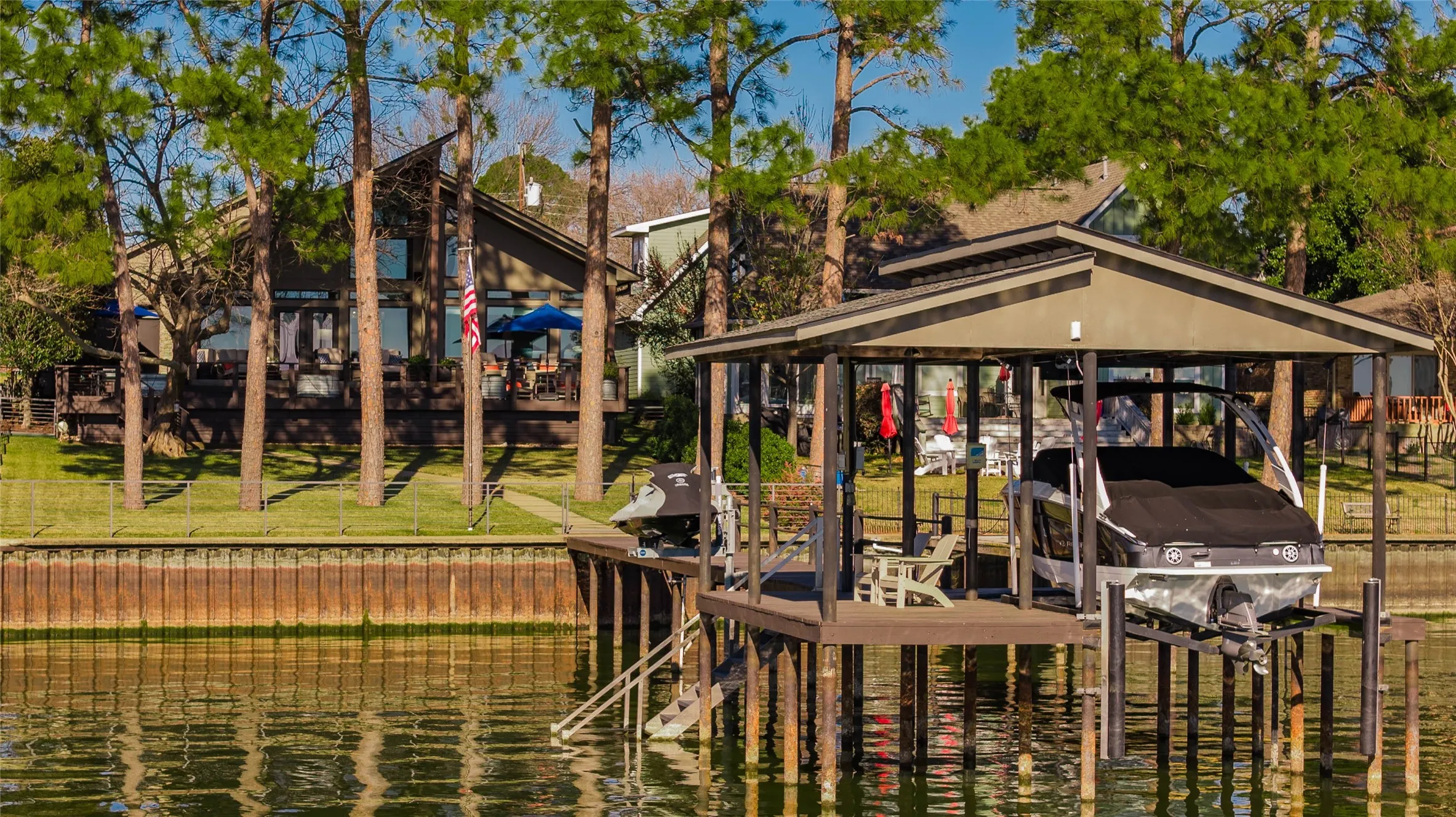 Single Family Residence For Sale in Henderson County , 199 Seaside Drive, Gun Barrel City, Texas 75156, 3 Bedroom, 3 Bathroom, 2 Garage spaces, 1,980 Sqft, built in 2013, Preowned, mls#21156031, Real Estate Agent in Gun Barrel City, Homes For Sale in Henderson county, Homes For Sale in Gun Barrel City, Realtor in Gun Barrel City Texas, Real Estate Brokerage Independent Realty Texas, Luminita Cordes Realtor