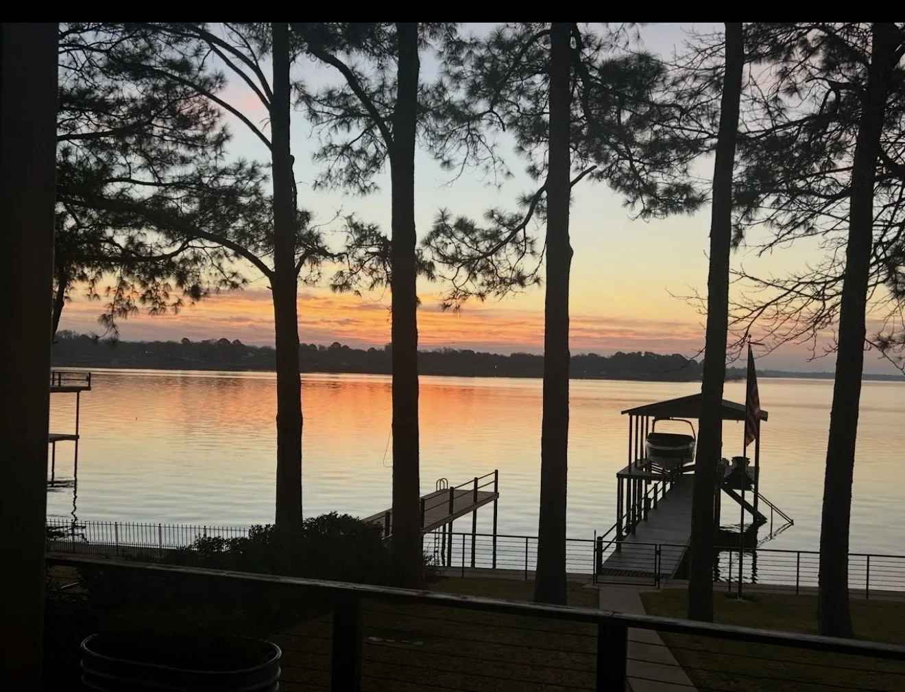 Single Family Residence For Sale in Henderson County , 199 Seaside Drive, Gun Barrel City, Texas 75156, 3 Bedroom, 3 Bathroom, 2 Garage spaces, 1,980 Sqft, built in 2013, Preowned, mls#21156031, Real Estate Agent in Gun Barrel City, Homes For Sale in Henderson county, Homes For Sale in Gun Barrel City, Realtor in Gun Barrel City Texas, Real Estate Brokerage Independent Realty Texas, Luminita Cordes Realtor