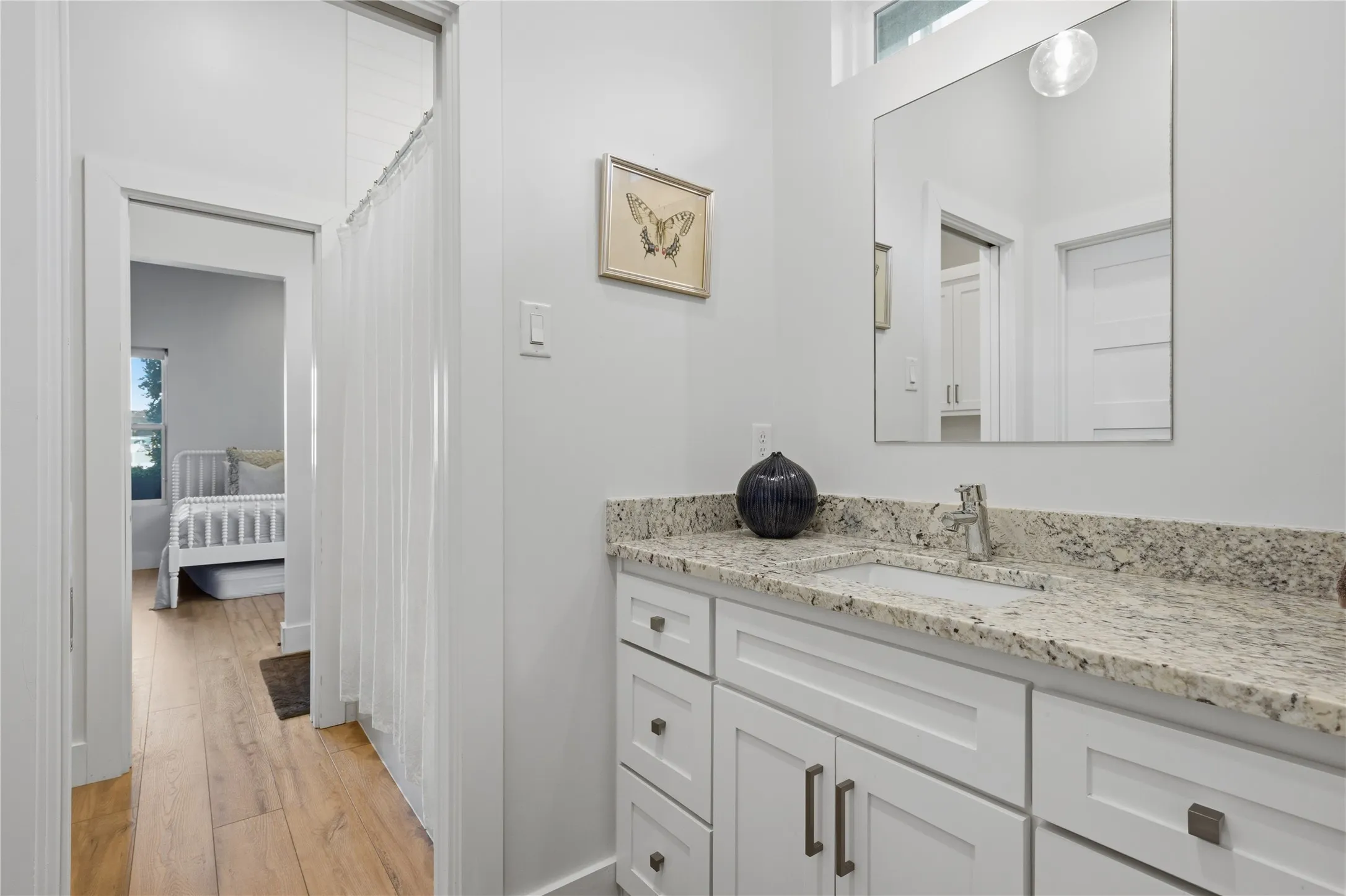Single Family Residence For Sale in Henderson County , 199 Seaside Drive, Gun Barrel City, Texas 75156, 3 Bedroom, 3 Bathroom, 2 Garage spaces, 1,980 Sqft, built in 2013, Preowned, mls#21156031, Real Estate Agent in Gun Barrel City, Homes For Sale in Henderson county, Homes For Sale in Gun Barrel City, Realtor in Gun Barrel City Texas, Real Estate Brokerage Independent Realty Texas, Luminita Cordes Realtor