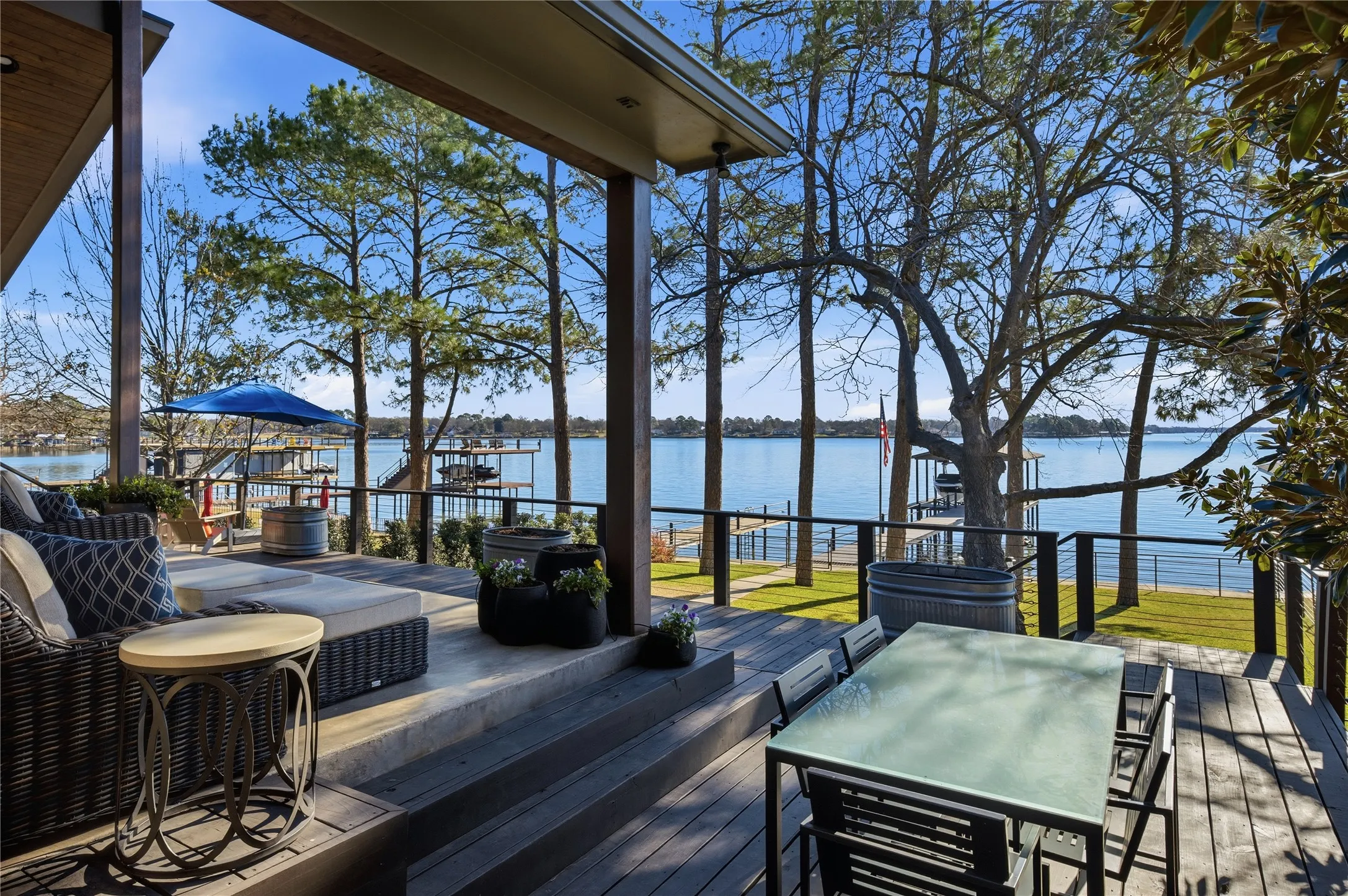 Single Family Residence For Sale in Henderson County , 199 Seaside Drive, Gun Barrel City, Texas 75156, 3 Bedroom, 3 Bathroom, 2 Garage spaces, 1,980 Sqft, built in 2013, Preowned, mls#21156031, Real Estate Agent in Gun Barrel City, Homes For Sale in Henderson county, Homes For Sale in Gun Barrel City, Realtor in Gun Barrel City Texas, Real Estate Brokerage Independent Realty Texas, Luminita Cordes Realtor