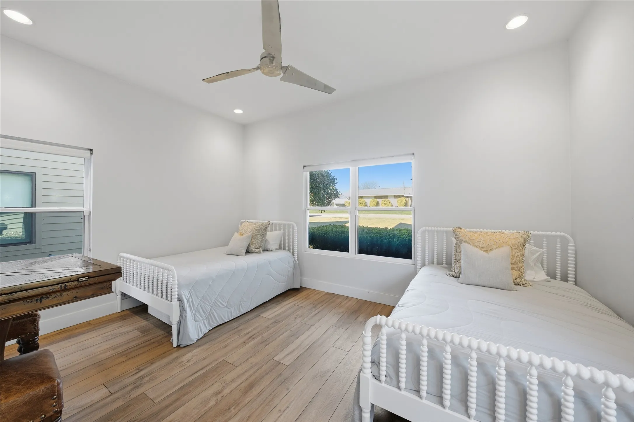 Single Family Residence For Sale in Henderson County , 199 Seaside Drive, Gun Barrel City, Texas 75156, 3 Bedroom, 3 Bathroom, 2 Garage spaces, 1,980 Sqft, built in 2013, Preowned, mls#21156031, Real Estate Agent in Gun Barrel City, Homes For Sale in Henderson county, Homes For Sale in Gun Barrel City, Realtor in Gun Barrel City Texas, Real Estate Brokerage Independent Realty Texas, Luminita Cordes Realtor