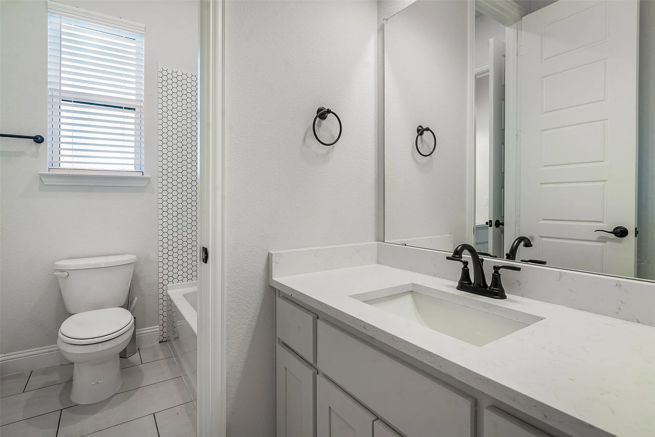 Single Family Residence For Sale in Grayson County , 1843 Granite Way, Van Alstyne, Texas 75495, 5 Bedroom, 3 Bathroom, 3 Garage spaces, 2,829 Sqft, built in 2024, mls#21155725, Real Estate Agent in Van Alstyne, Homes For Sale in Grayson county, Homes For Sale in Van Alstyne, Realtor in Van Alstyne Texas, Real Estate Brokerage Independent Realty Texas, Luminita Cordes Realtor