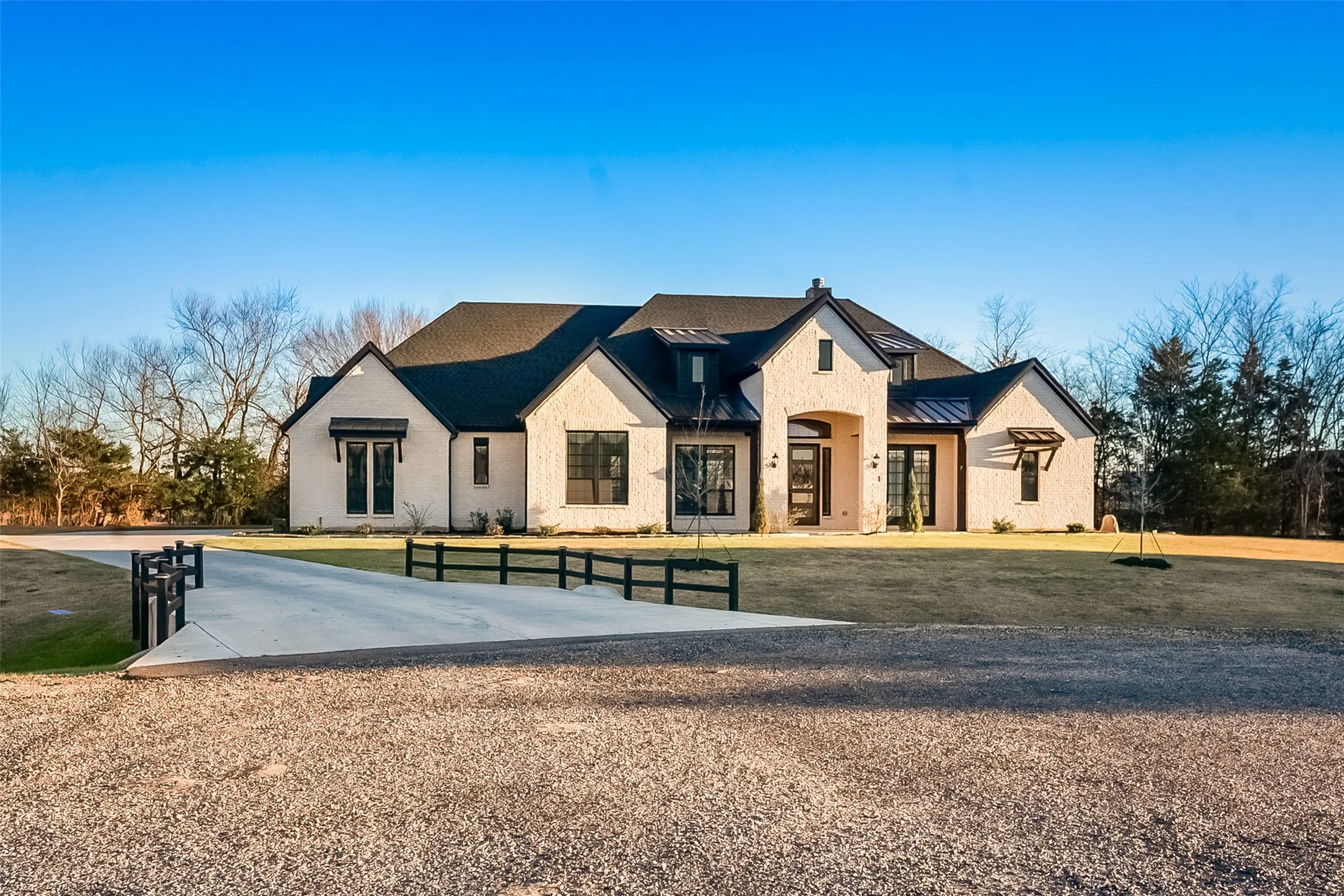 Single Family Residence For Sale in Grayson County , 1843 Granite Way, Van Alstyne, Texas 75495, 5 Bedroom, 3 Bathroom, 3 Garage spaces, 2,829 Sqft, built in 2024, mls#21155725, Real Estate Agent in Van Alstyne, Homes For Sale in Grayson county, Homes For Sale in Van Alstyne, Realtor in Van Alstyne Texas, Real Estate Brokerage Independent Realty Texas, Luminita Cordes Realtor