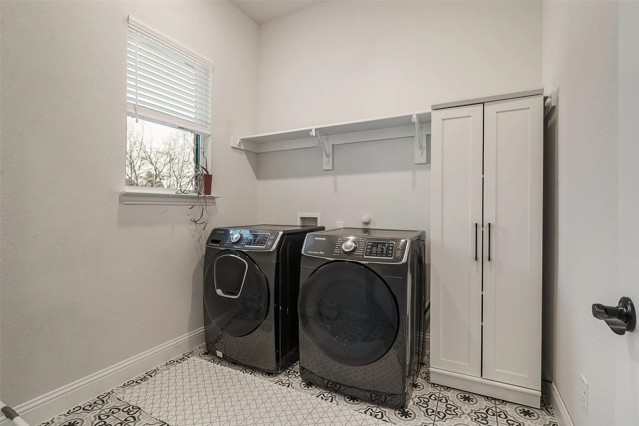 Single Family Residence For Sale in Grayson County , 1843 Granite Way, Van Alstyne, Texas 75495, 5 Bedroom, 3 Bathroom, 3 Garage spaces, 2,829 Sqft, built in 2024, mls#21155725, Real Estate Agent in Van Alstyne, Homes For Sale in Grayson county, Homes For Sale in Van Alstyne, Realtor in Van Alstyne Texas, Real Estate Brokerage Independent Realty Texas, Luminita Cordes Realtor