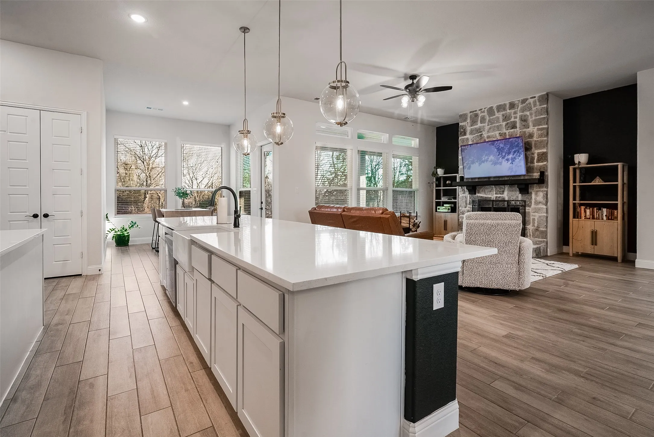 Single Family Residence For Sale in Grayson County , 1843 Granite Way, Van Alstyne, Texas 75495, 5 Bedroom, 3 Bathroom, 3 Garage spaces, 2,829 Sqft, built in 2024, mls#21155725, Real Estate Agent in Van Alstyne, Homes For Sale in Grayson county, Homes For Sale in Van Alstyne, Realtor in Van Alstyne Texas, Real Estate Brokerage Independent Realty Texas, Luminita Cordes Realtor