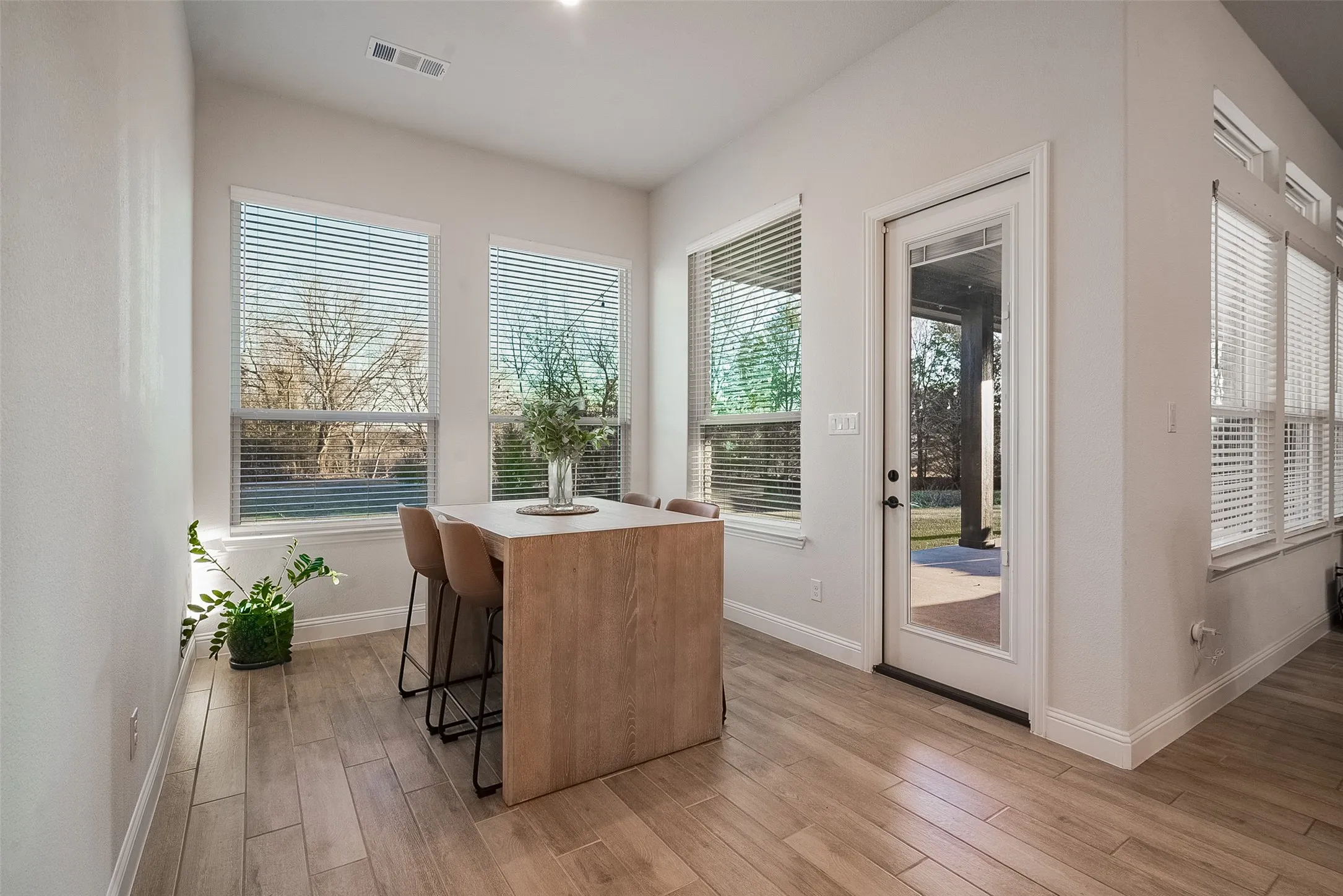 Single Family Residence For Sale in Grayson County , 1843 Granite Way, Van Alstyne, Texas 75495, 5 Bedroom, 3 Bathroom, 3 Garage spaces, 2,829 Sqft, built in 2024, mls#21155725, Real Estate Agent in Van Alstyne, Homes For Sale in Grayson county, Homes For Sale in Van Alstyne, Realtor in Van Alstyne Texas, Real Estate Brokerage Independent Realty Texas, Luminita Cordes Realtor