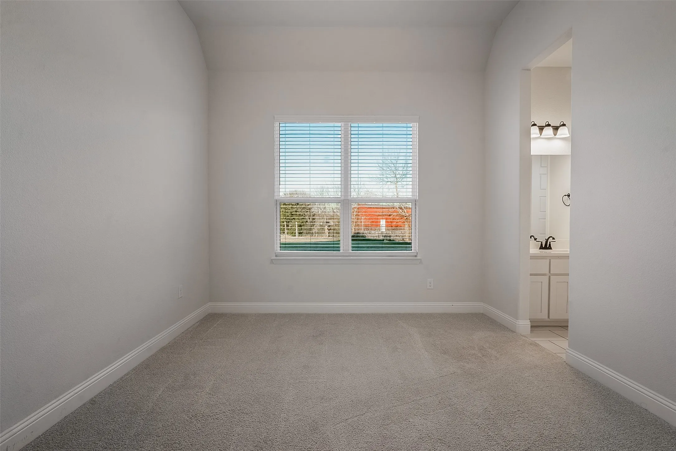 Single Family Residence For Sale in Grayson County , 1843 Granite Way, Van Alstyne, Texas 75495, 5 Bedroom, 3 Bathroom, 3 Garage spaces, 2,829 Sqft, built in 2024, mls#21155725, Real Estate Agent in Van Alstyne, Homes For Sale in Grayson county, Homes For Sale in Van Alstyne, Realtor in Van Alstyne Texas, Real Estate Brokerage Independent Realty Texas, Luminita Cordes Realtor