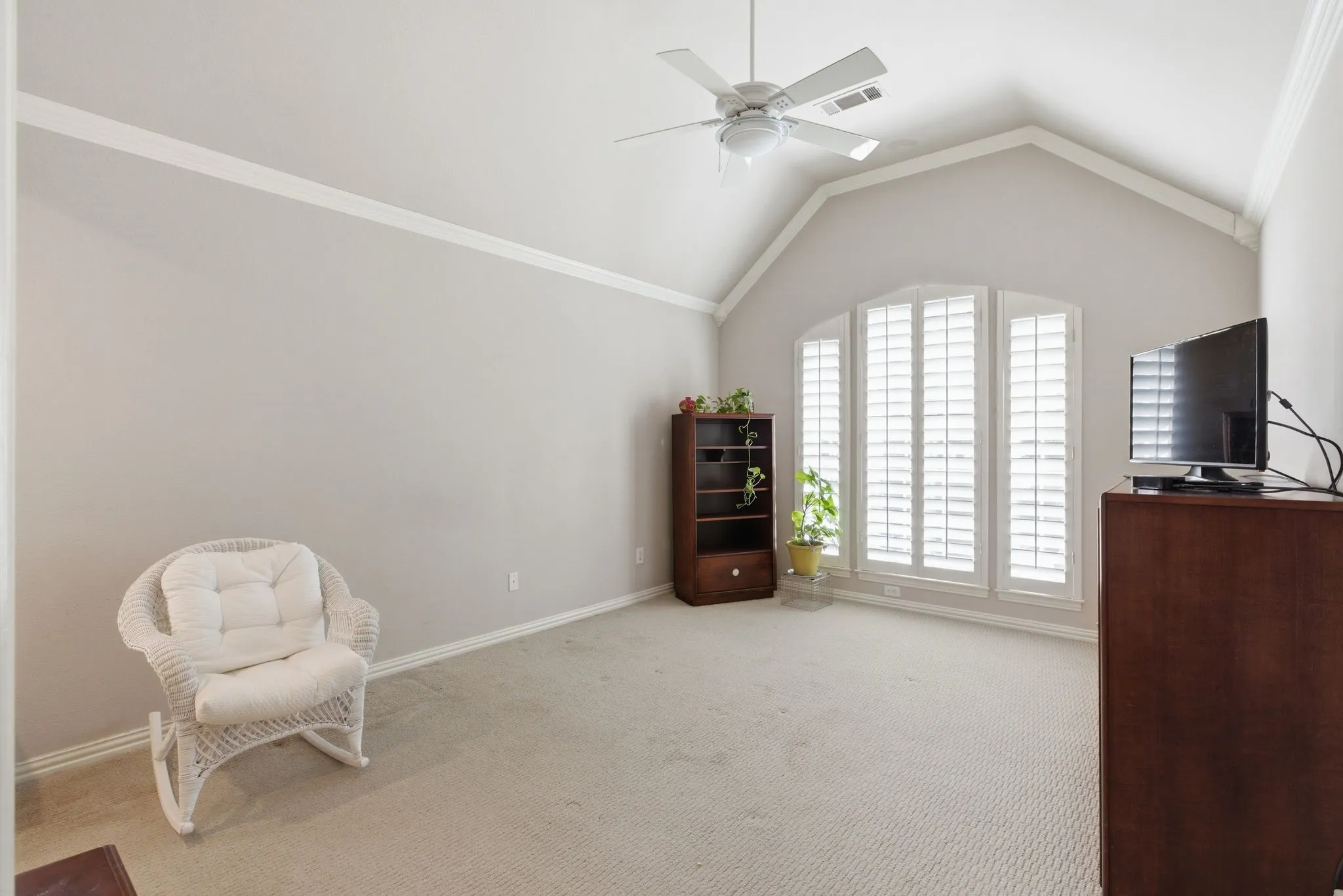 Sitting room featuring crown molding, light colored carpet, and ceiling fan