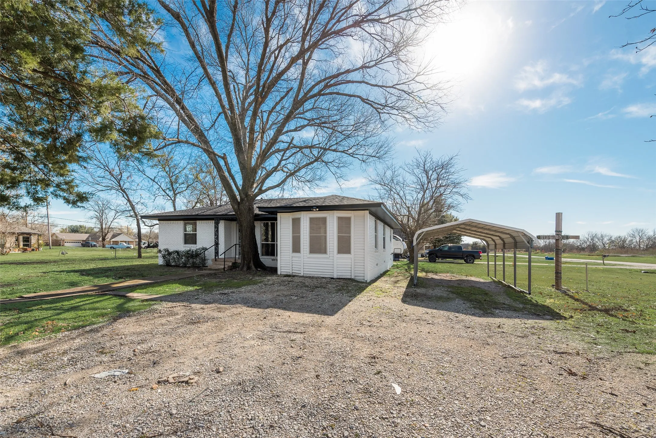Single Family Residence For Sale in Ellis County , 101 E Marshall Street, Palmer, Texas 75152, 3 Bedroom, 2 Bathroom, Garage spaces, 1,411 Sqft, built in 1970, mls#21148066, Real Estate Agent in Palmer, Homes For Sale in Ellis county, Homes For Sale in Palmer, Realtor in Palmer Texas, Real Estate Brokerage Independent Realty Texas, Luminita Cordes Realtor
