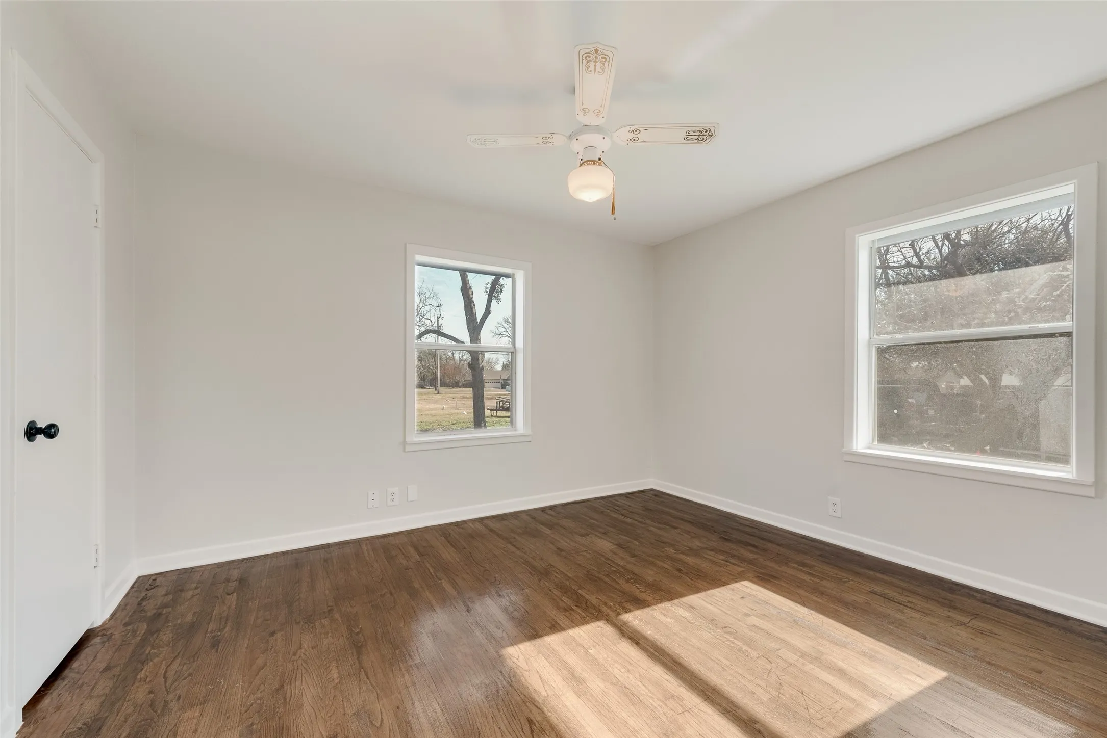 Single Family Residence For Sale in Ellis County , 101 E Marshall Street, Palmer, Texas 75152, 3 Bedroom, 2 Bathroom, Garage spaces, 1,411 Sqft, built in 1970, mls#21148066, Real Estate Agent in Palmer, Homes For Sale in Ellis county, Homes For Sale in Palmer, Realtor in Palmer Texas, Real Estate Brokerage Independent Realty Texas, Luminita Cordes Realtor
