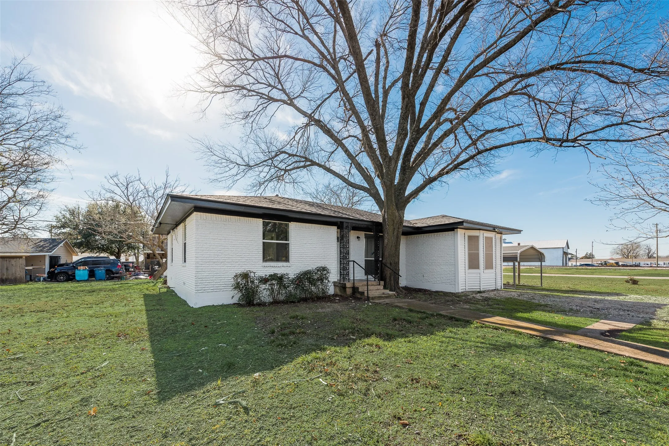 Single Family Residence For Sale in Ellis County , 101 E Marshall Street, Palmer, Texas 75152, 3 Bedroom, 2 Bathroom, Garage spaces, 1,411 Sqft, built in 1970, mls#21148066, Real Estate Agent in Palmer, Homes For Sale in Ellis county, Homes For Sale in Palmer, Realtor in Palmer Texas, Real Estate Brokerage Independent Realty Texas, Luminita Cordes Realtor
