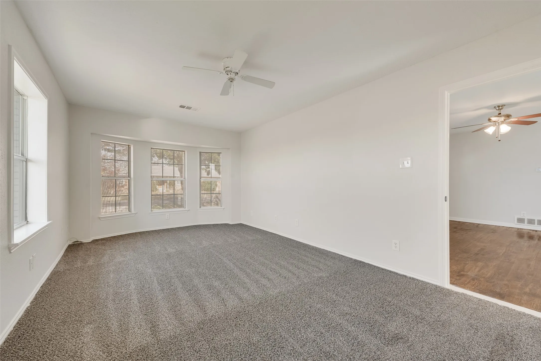 Single Family Residence For Sale in Ellis County , 101 E Marshall Street, Palmer, Texas 75152, 3 Bedroom, 2 Bathroom, Garage spaces, 1,411 Sqft, built in 1970, mls#21148066, Real Estate Agent in Palmer, Homes For Sale in Ellis county, Homes For Sale in Palmer, Realtor in Palmer Texas, Real Estate Brokerage Independent Realty Texas, Luminita Cordes Realtor
