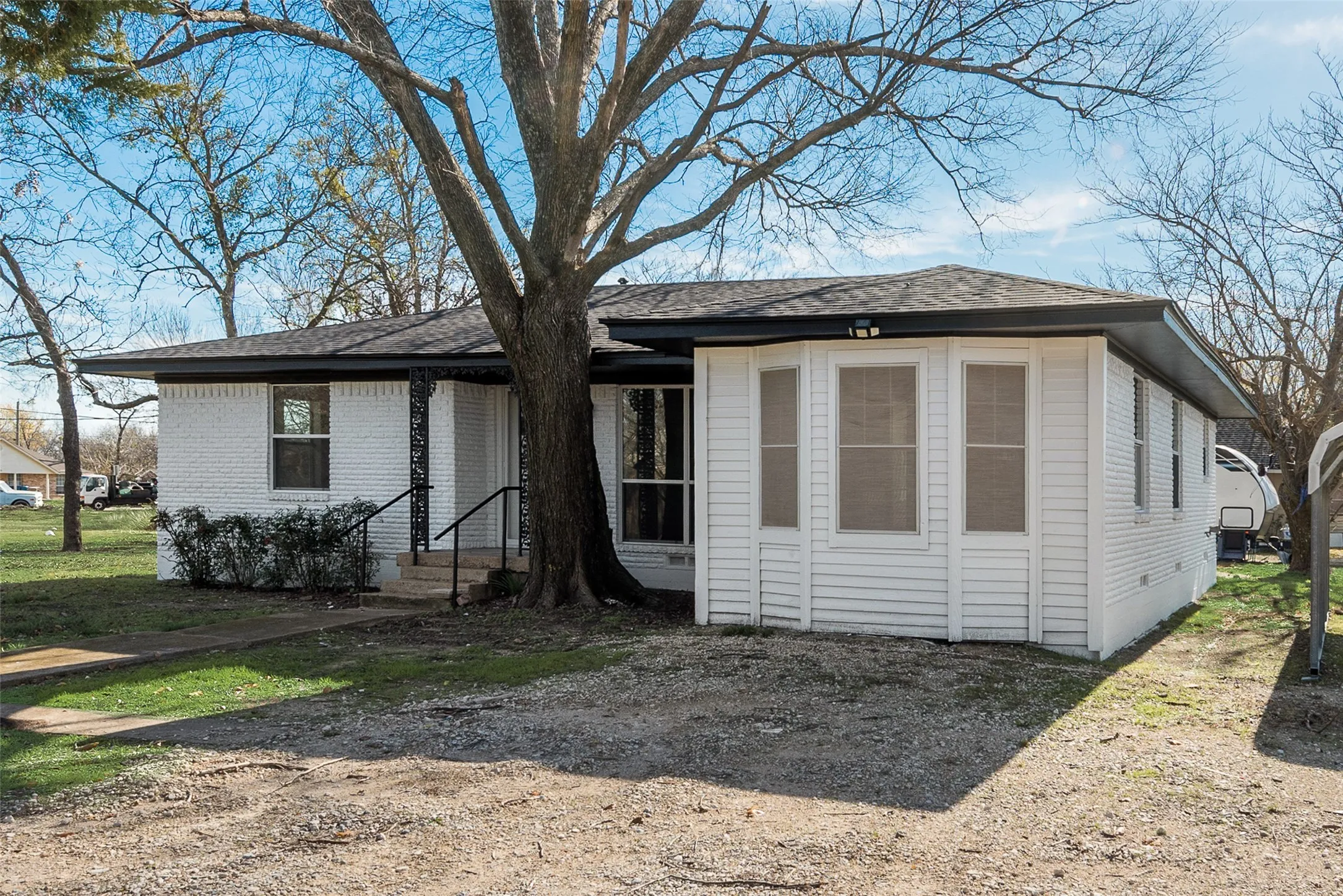 Single Family Residence For Sale in Ellis County , 101 E Marshall Street, Palmer, Texas 75152, 3 Bedroom, 2 Bathroom, Garage spaces, 1,411 Sqft, built in 1970, mls#21148066, Real Estate Agent in Palmer, Homes For Sale in Ellis county, Homes For Sale in Palmer, Realtor in Palmer Texas, Real Estate Brokerage Independent Realty Texas, Luminita Cordes Realtor
