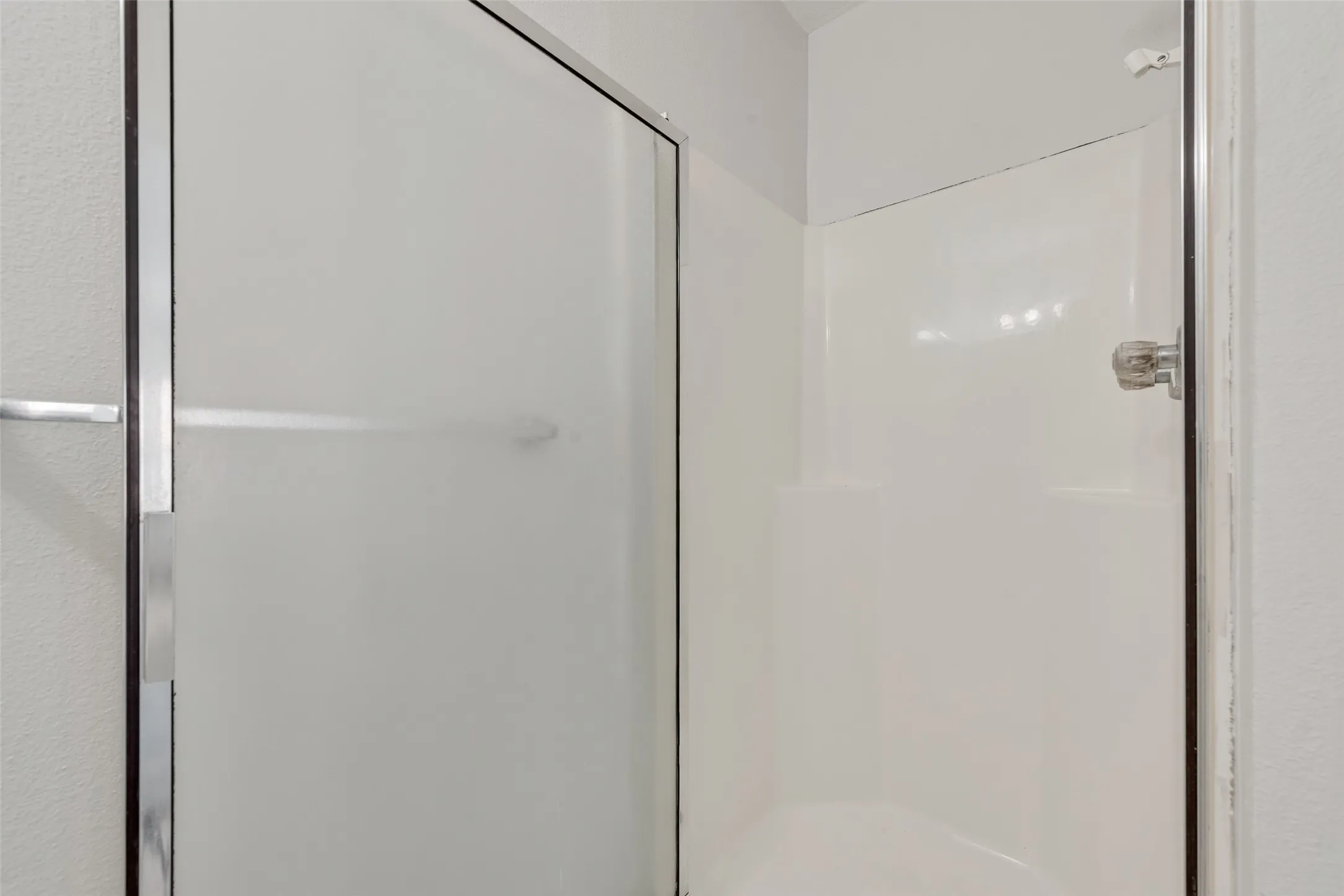 Single Family Residence For Sale in Ellis County , 101 E Marshall Street, Palmer, Texas 75152, 3 Bedroom, 2 Bathroom, Garage spaces, 1,411 Sqft, built in 1970, mls#21148066, Real Estate Agent in Palmer, Homes For Sale in Ellis county, Homes For Sale in Palmer, Realtor in Palmer Texas, Real Estate Brokerage Independent Realty Texas, Luminita Cordes Realtor