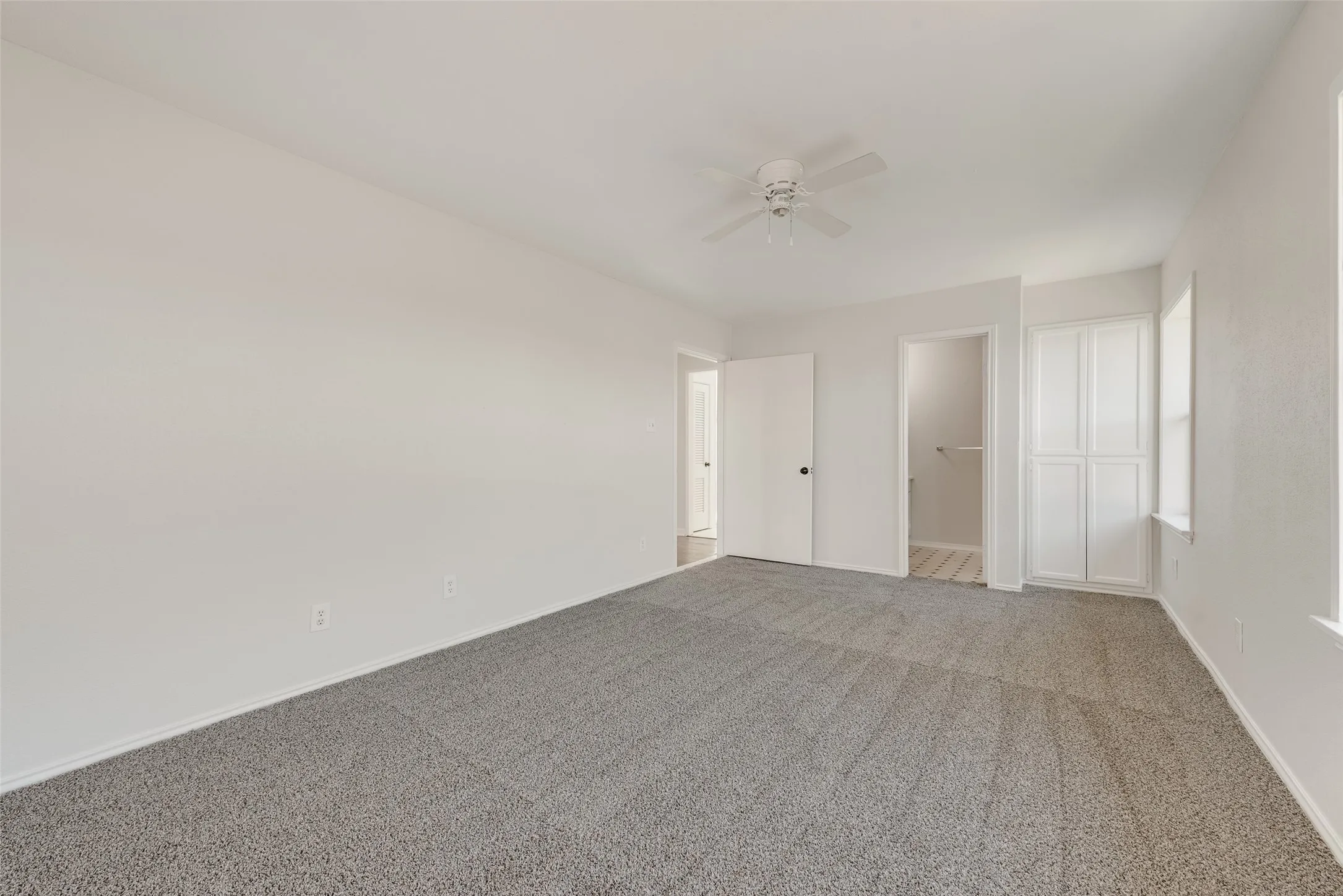 Single Family Residence For Sale in Ellis County , 101 E Marshall Street, Palmer, Texas 75152, 3 Bedroom, 2 Bathroom, Garage spaces, 1,411 Sqft, built in 1970, mls#21148066, Real Estate Agent in Palmer, Homes For Sale in Ellis county, Homes For Sale in Palmer, Realtor in Palmer Texas, Real Estate Brokerage Independent Realty Texas, Luminita Cordes Realtor