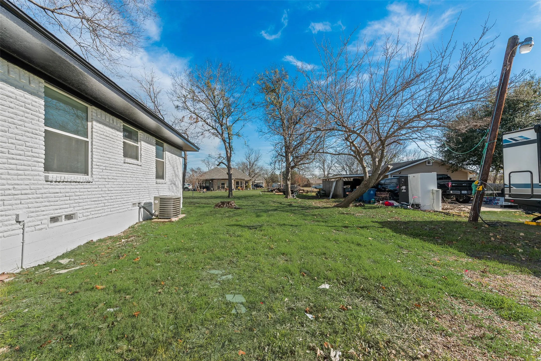 Single Family Residence For Sale in Ellis County , 101 E Marshall Street, Palmer, Texas 75152, 3 Bedroom, 2 Bathroom, Garage spaces, 1,411 Sqft, built in 1970, mls#21148066, Real Estate Agent in Palmer, Homes For Sale in Ellis county, Homes For Sale in Palmer, Realtor in Palmer Texas, Real Estate Brokerage Independent Realty Texas, Luminita Cordes Realtor