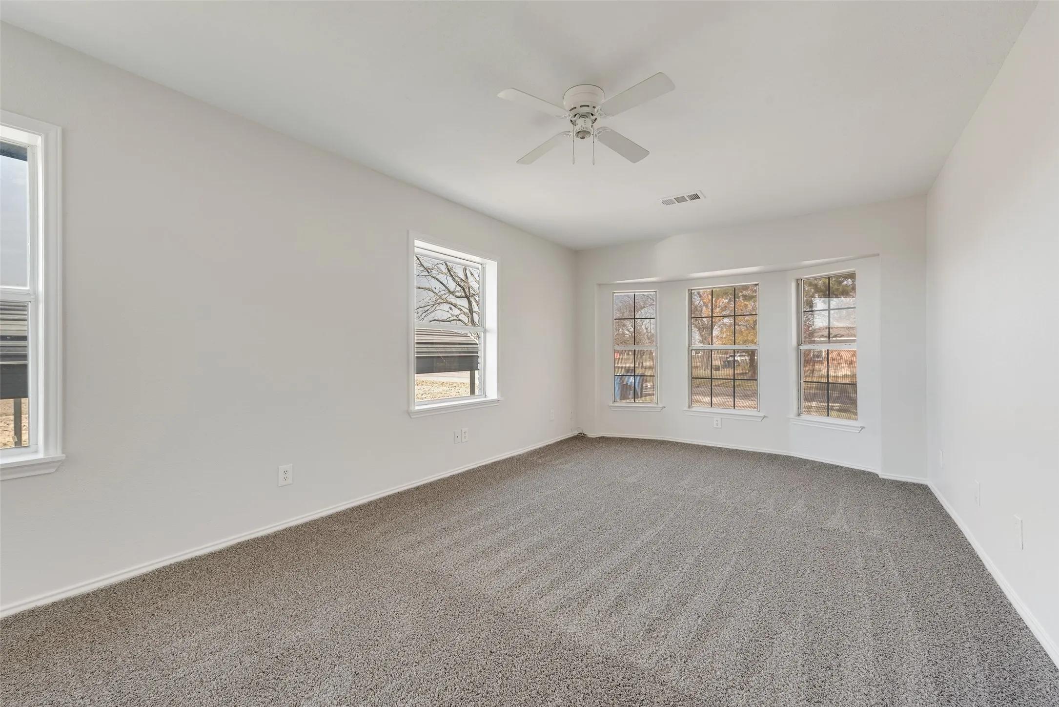Single Family Residence For Sale in Ellis County , 101 E Marshall Street, Palmer, Texas 75152, 3 Bedroom, 2 Bathroom, Garage spaces, 1,411 Sqft, built in 1970, mls#21148066, Real Estate Agent in Palmer, Homes For Sale in Ellis county, Homes For Sale in Palmer, Realtor in Palmer Texas, Real Estate Brokerage Independent Realty Texas, Luminita Cordes Realtor