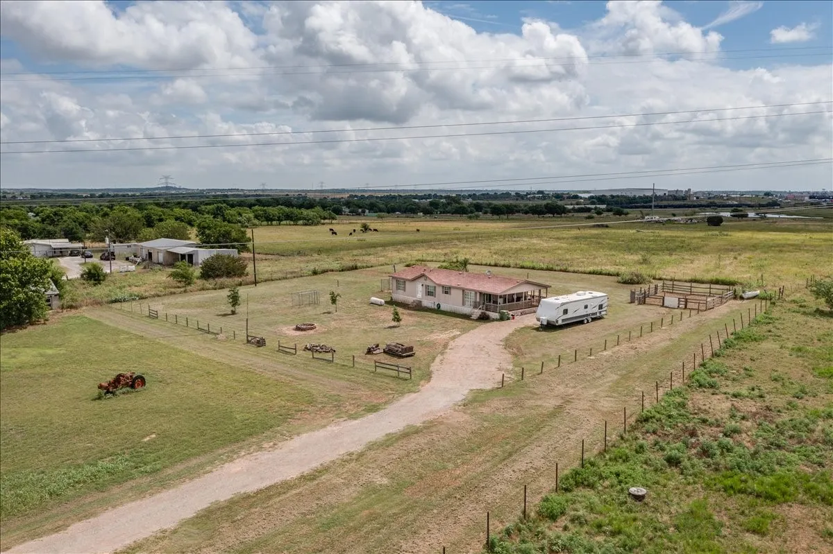 Manufactured Home For Sale in Johnson County , 5680 County Road 1217, Cleburne, Texas 76033, 3 Bedroom, 2 Bathroom, Garage spaces, 1,736 Sqft, built in 1996, Preowned, mls#21153868, Real Estate Agent in Cleburne, Homes For Sale in Johnson county, Homes For Sale in Cleburne, Realtor in Cleburne Texas, Real Estate Brokerage Independent Realty Texas, Luminita Cordes Realtor